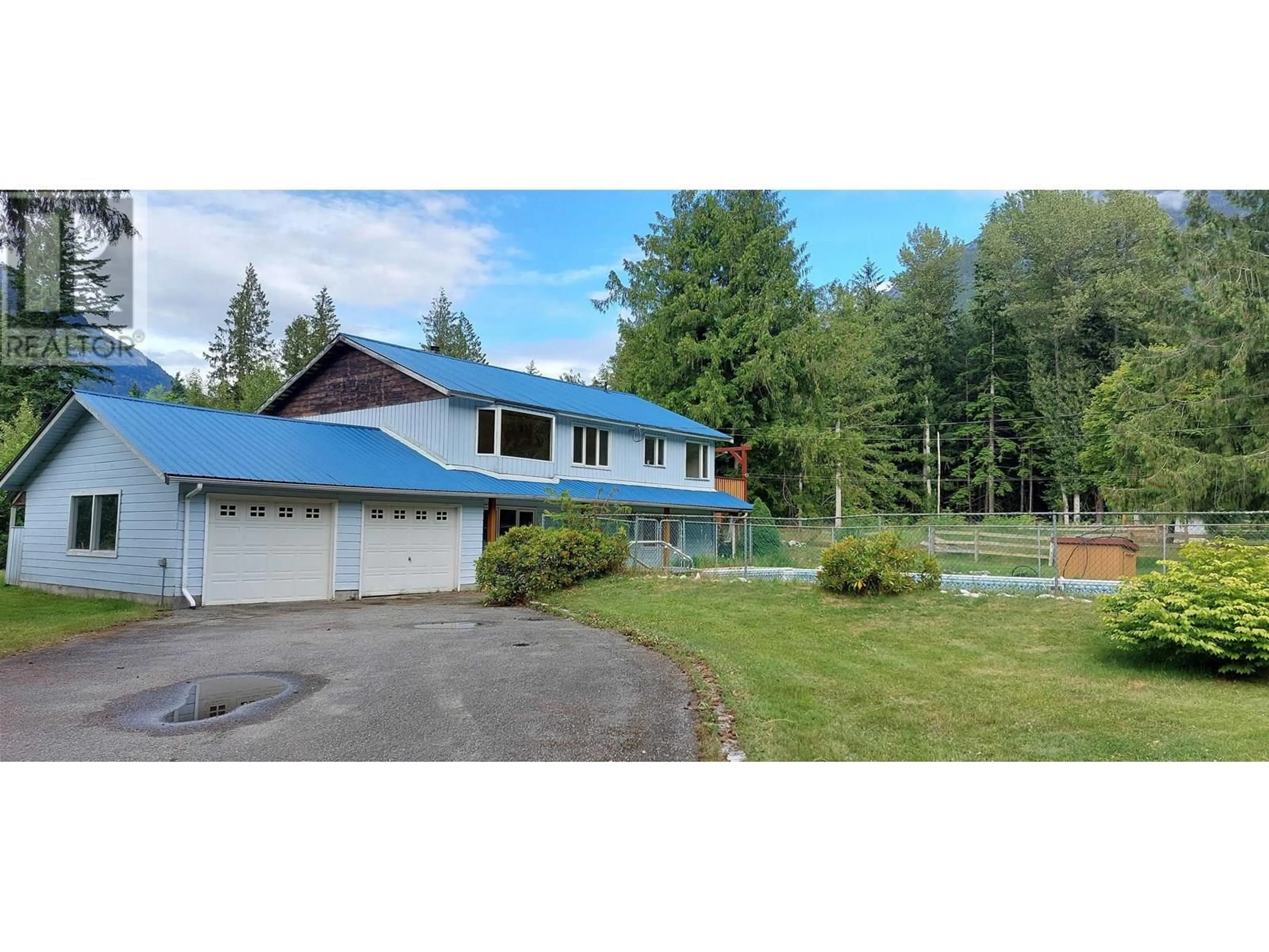 A pic from outside/outdoor area/front of a property/back of a property/a pic from drone, unknown for 2448 MACKENZIE HIGHWAY, Bella Coola British Columbia V0T1H0