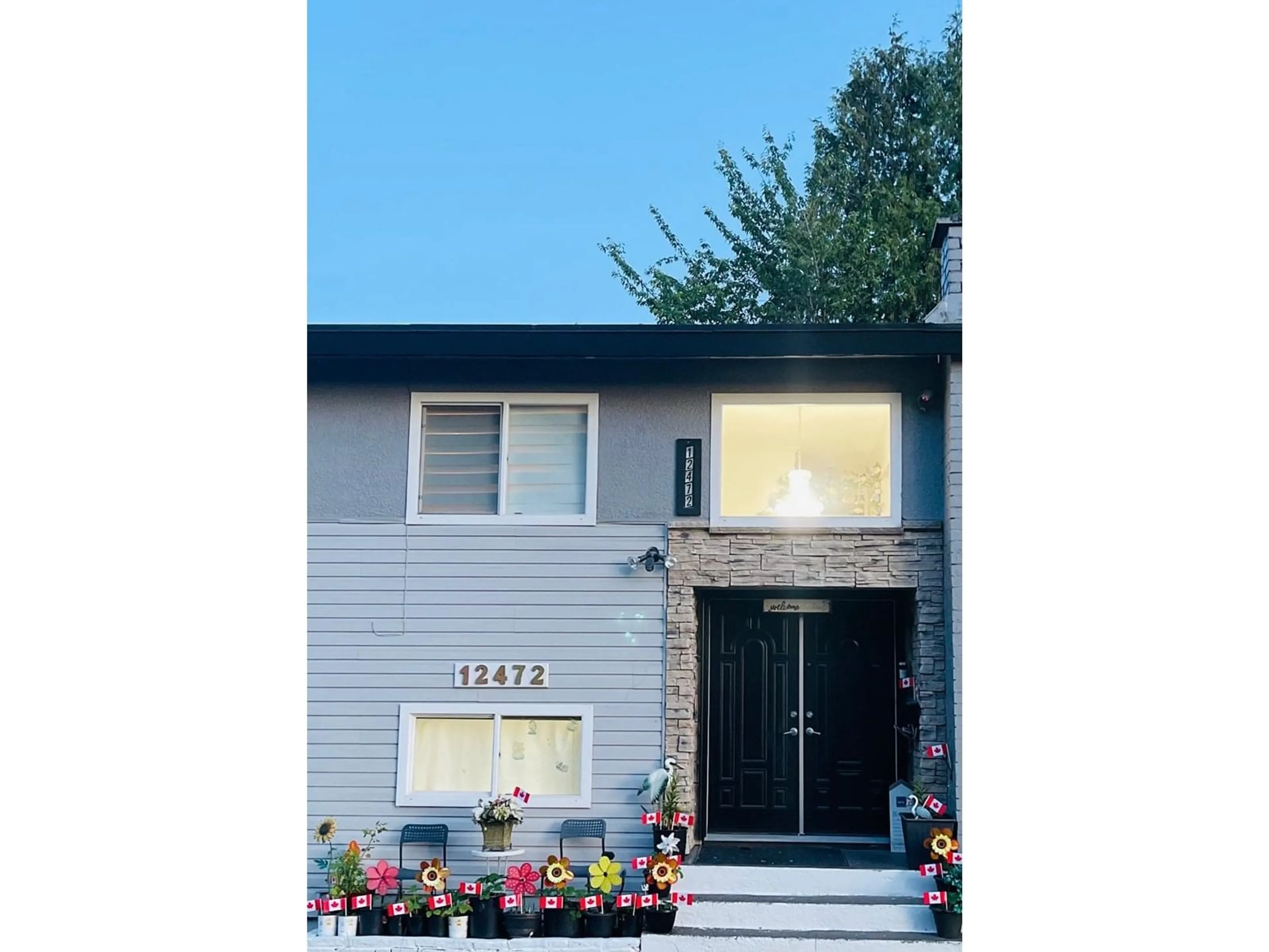 Home with vinyl exterior material, street for 12472 100, Surrey British Columbia V3V2X5