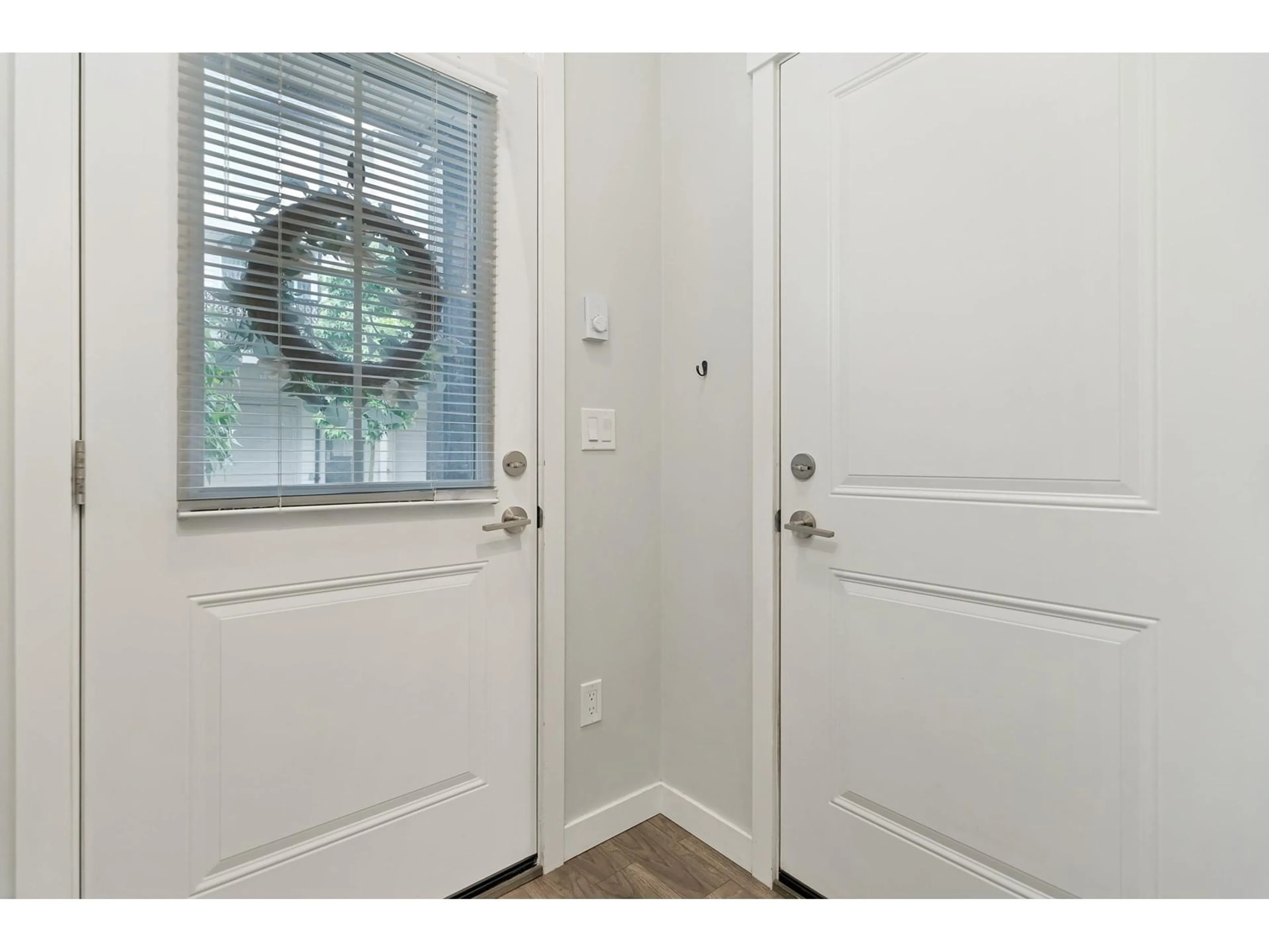 Indoor entryway for 19 - 30930 WESTRIDGE, Abbotsford British Columbia V2T0H6