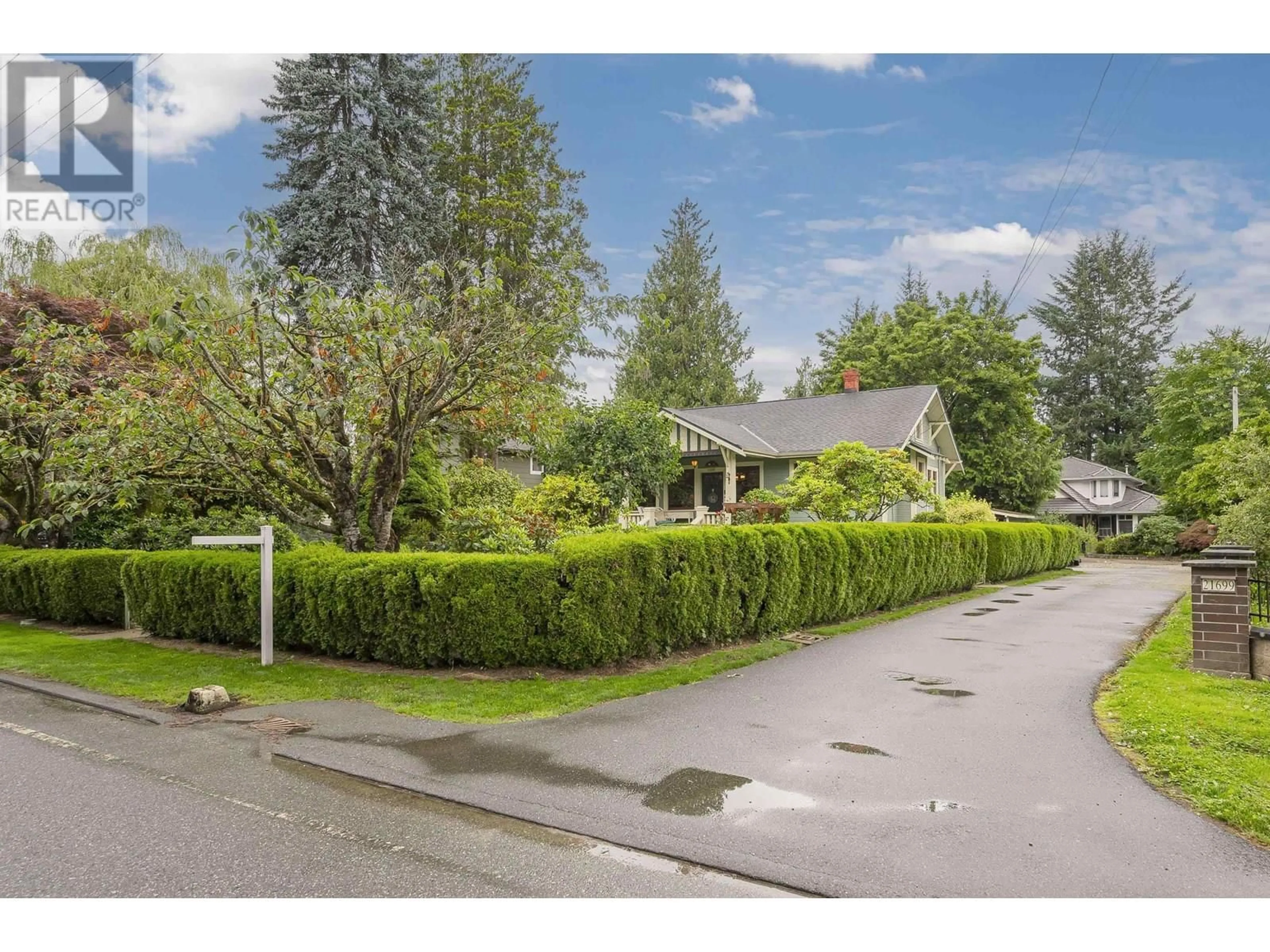 A pic from outside/outdoor area/front of a property/back of a property/a pic from drone, street for 21695 RIVER ROAD, Maple Ridge British Columbia V2X2B8