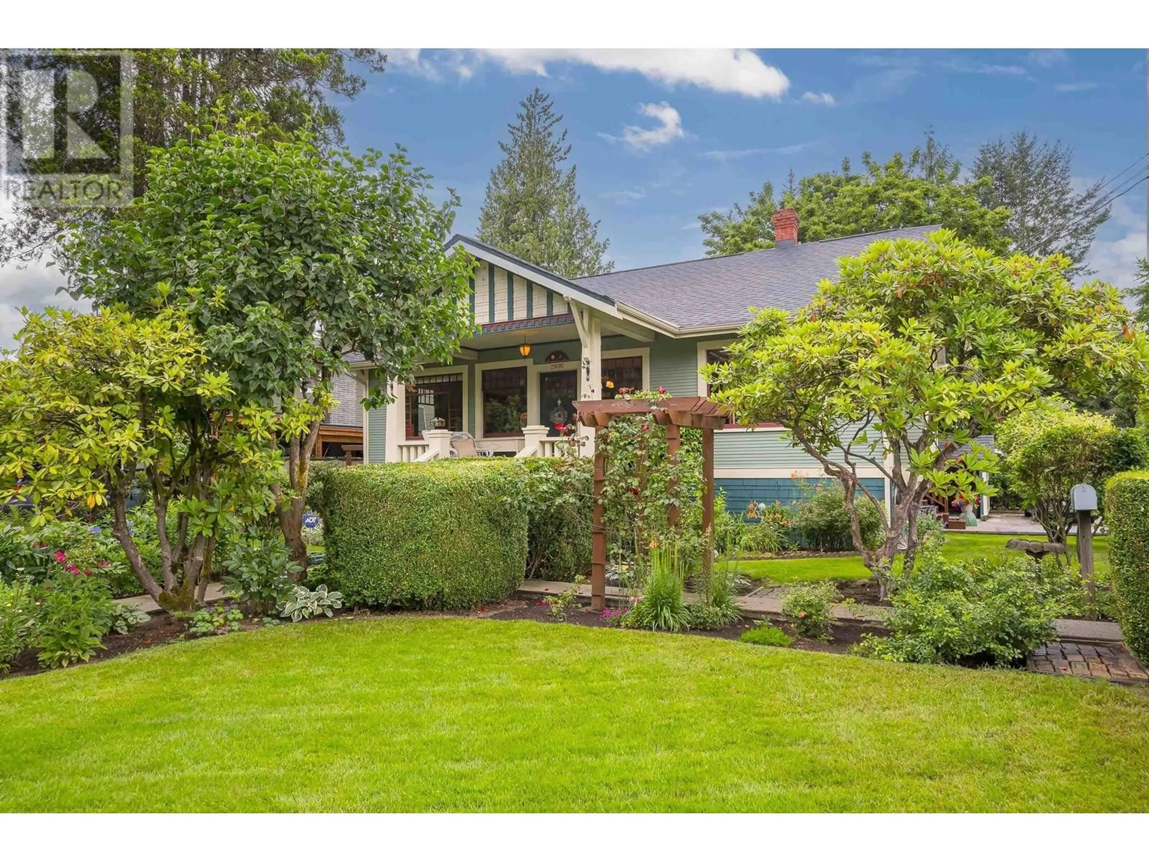 A pic from outside/outdoor area/front of a property/back of a property/a pic from drone, street for 21695 RIVER ROAD, Maple Ridge British Columbia V2X2B8
