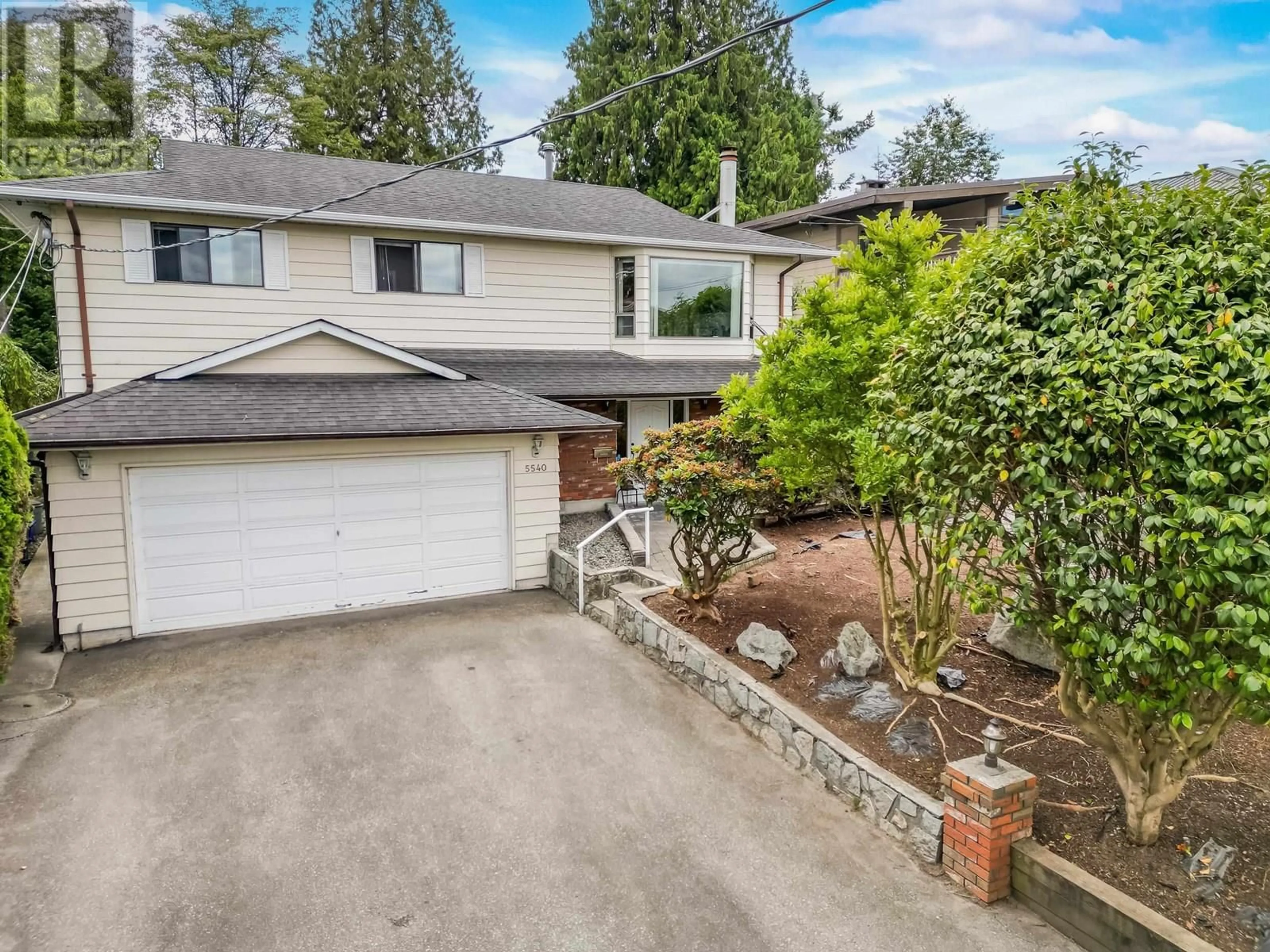 A pic from outside/outdoor area/front of a property/back of a property/a pic from drone, street for 5540 LAUREL STREET, Burnaby British Columbia V5G1N2