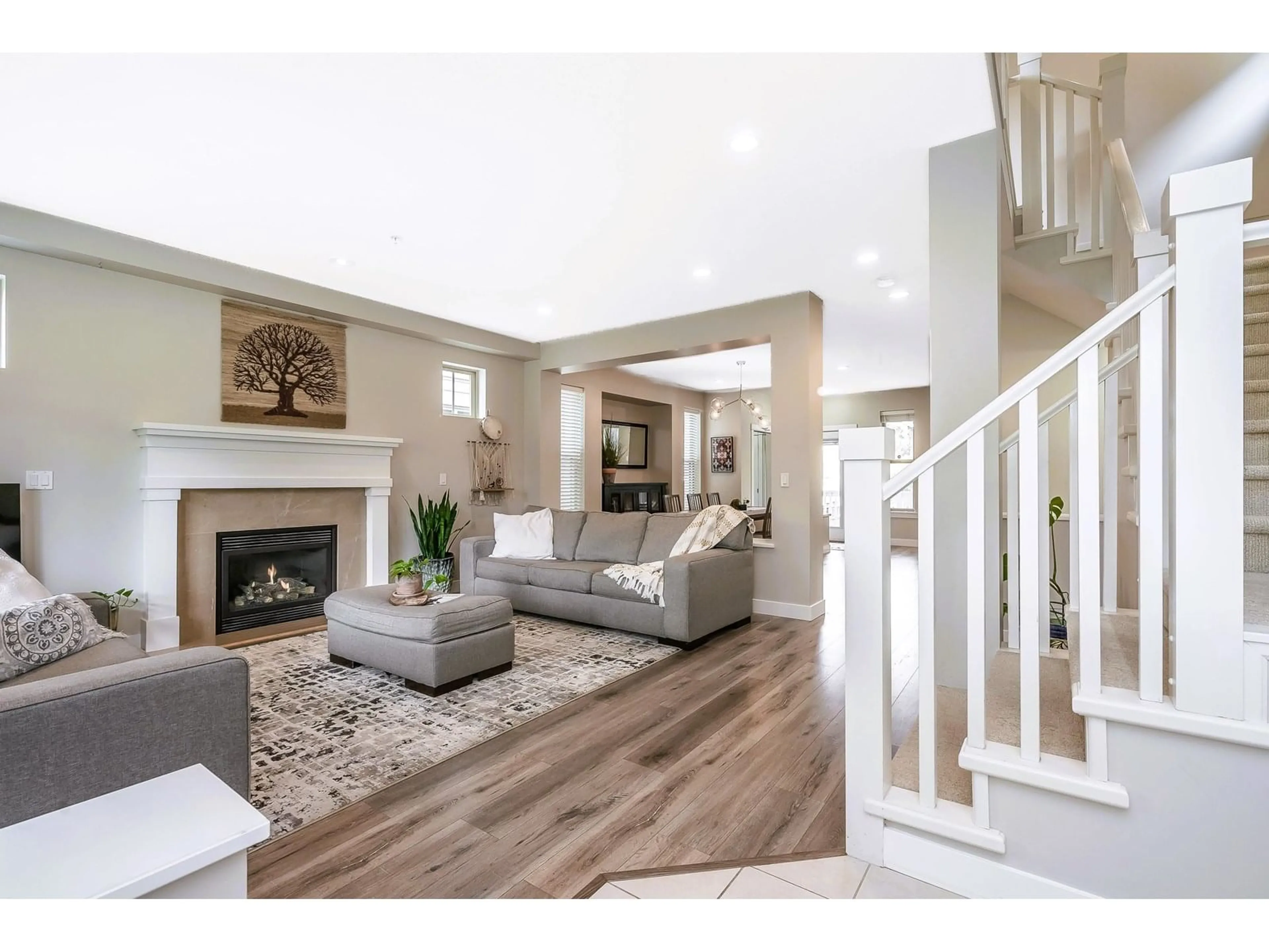 Living room with furniture, unknown for 9451 KANAKA, Langley British Columbia V1M4G4