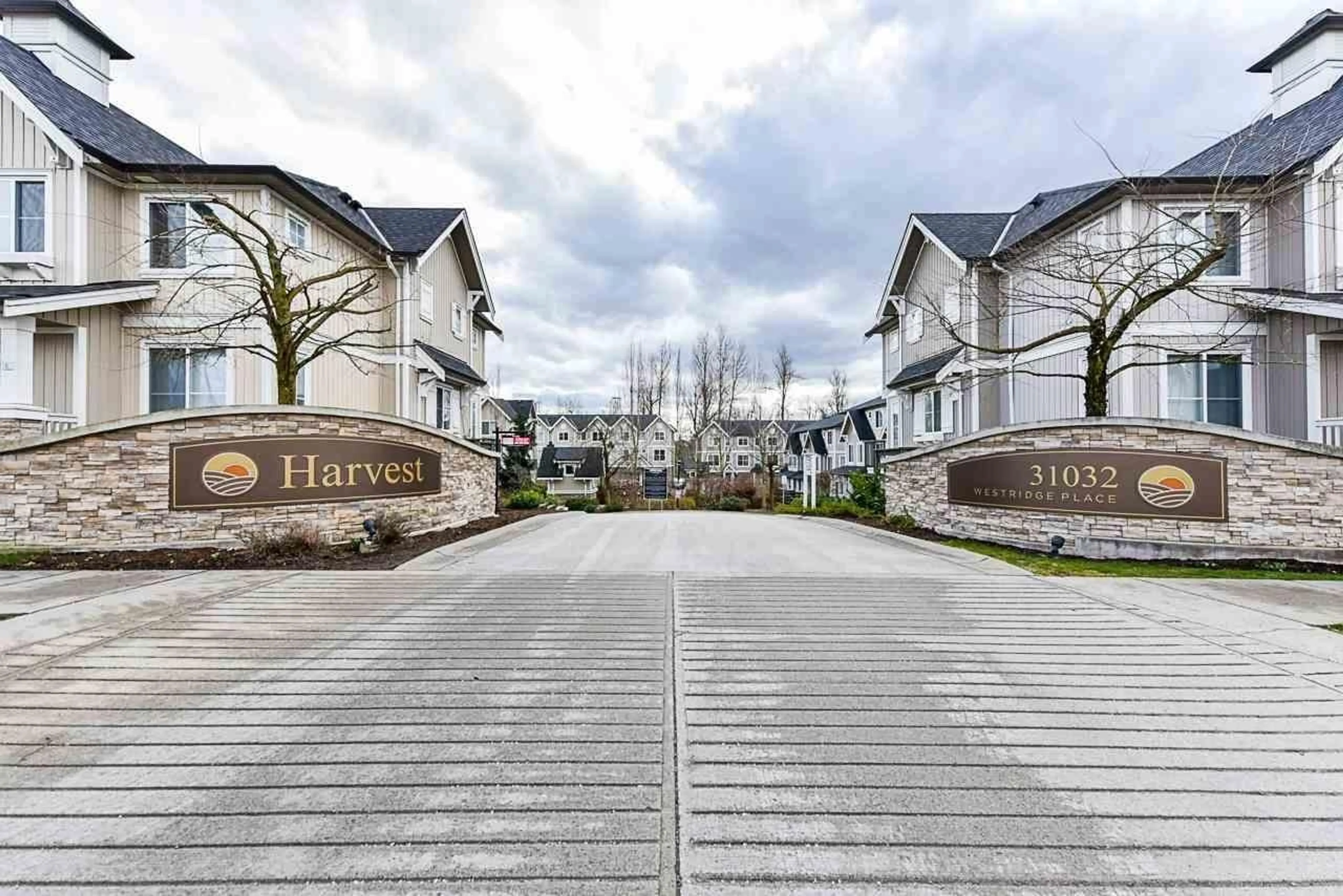 A pic from outside/outdoor area/front of a property/back of a property/a pic from drone, street for 50 - 31032 WESTRIDGE, Abbotsford British Columbia V2T0C6