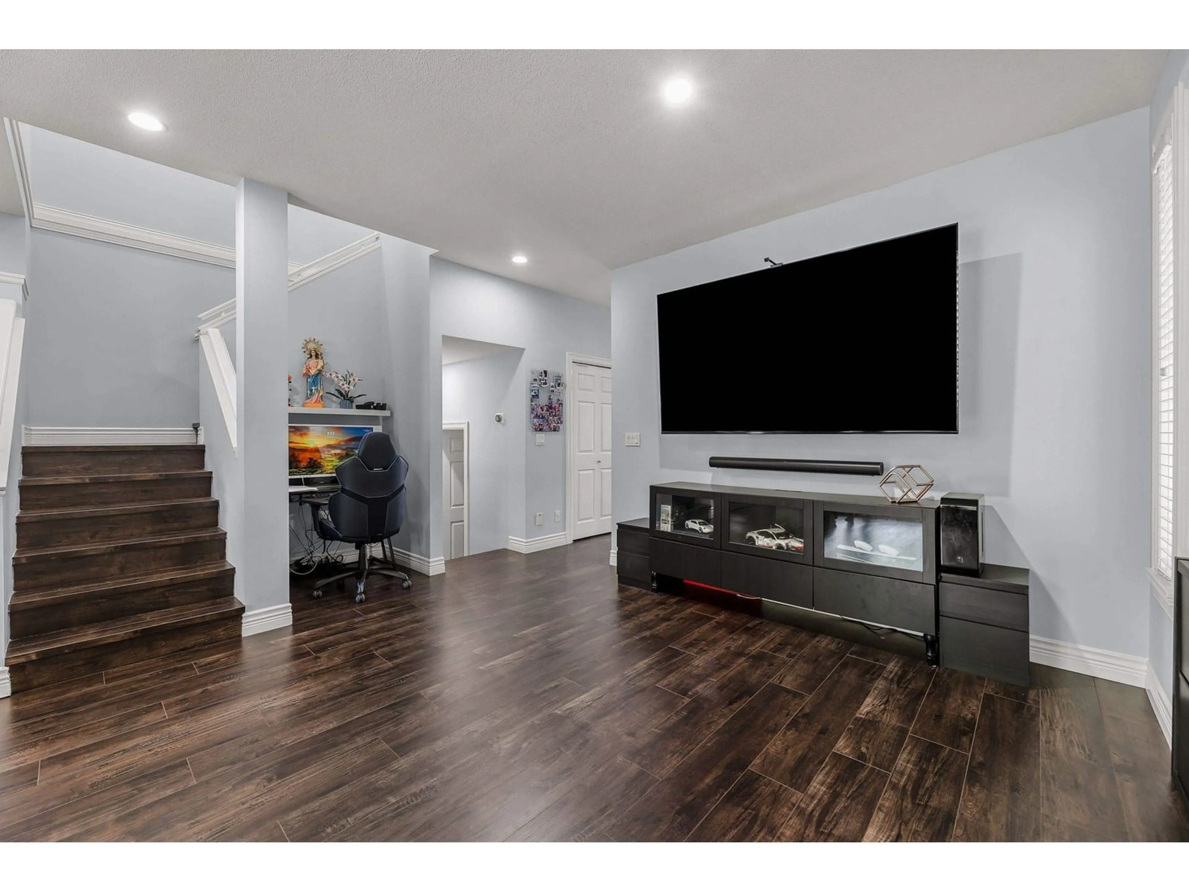 Home theater for 19436 67A, Surrey British Columbia V4N5T4