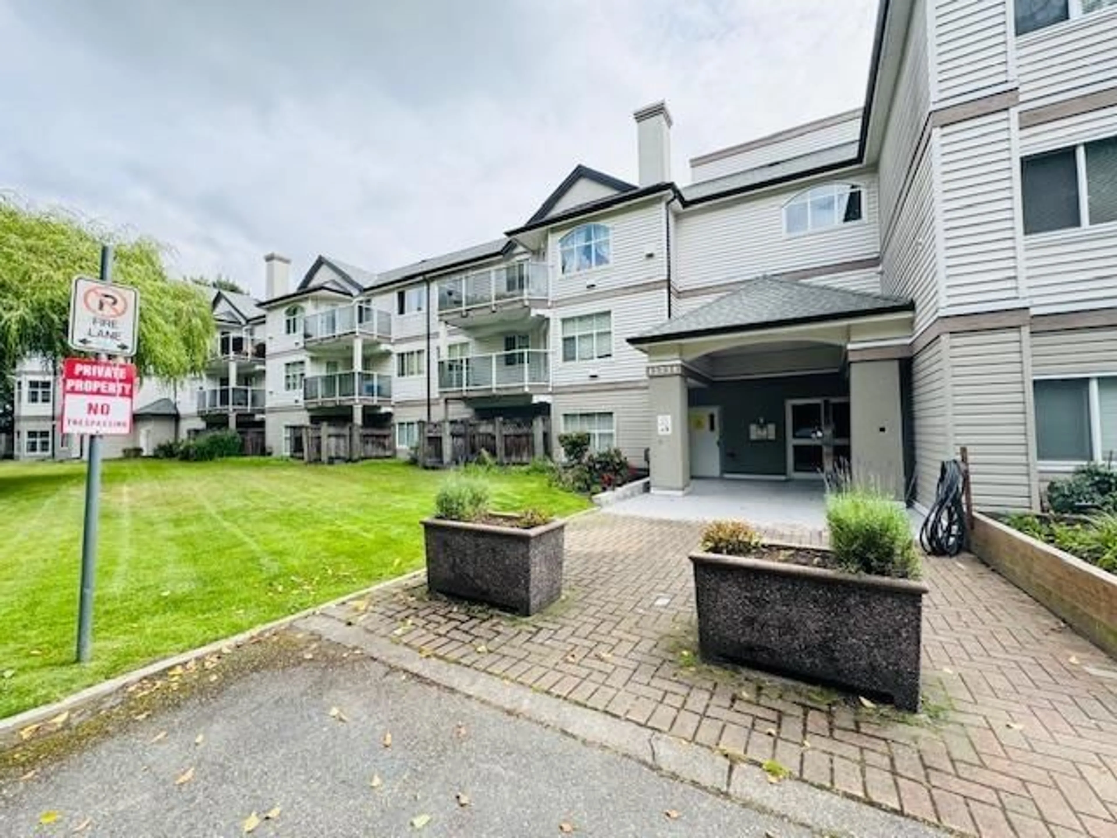 Unknown for 208 - 12739 72, Surrey British Columbia V3W2M7