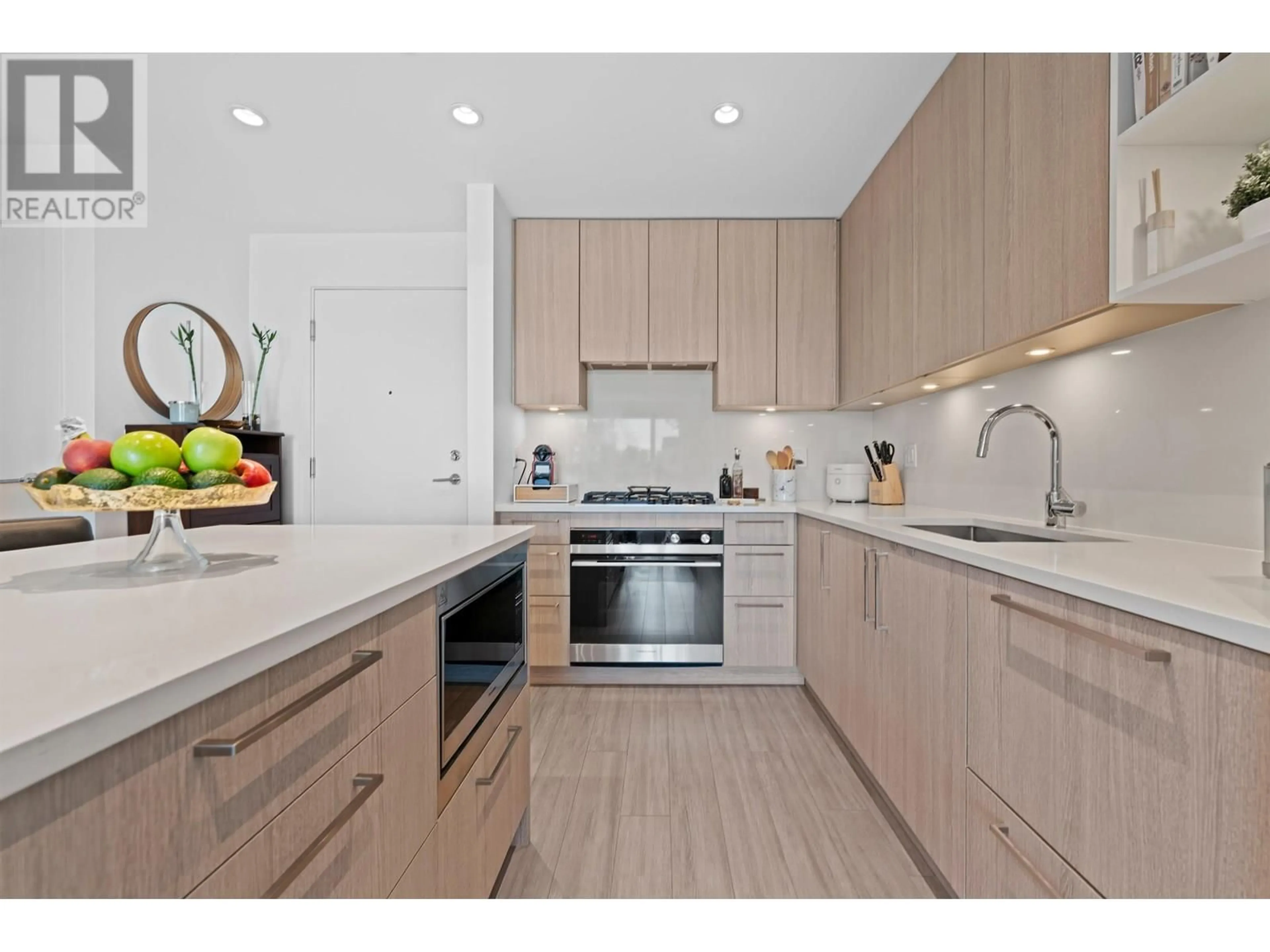 Open concept kitchen, unknown for 305 - 747 E 3RD STREET, North Vancouver British Columbia V7L1G8