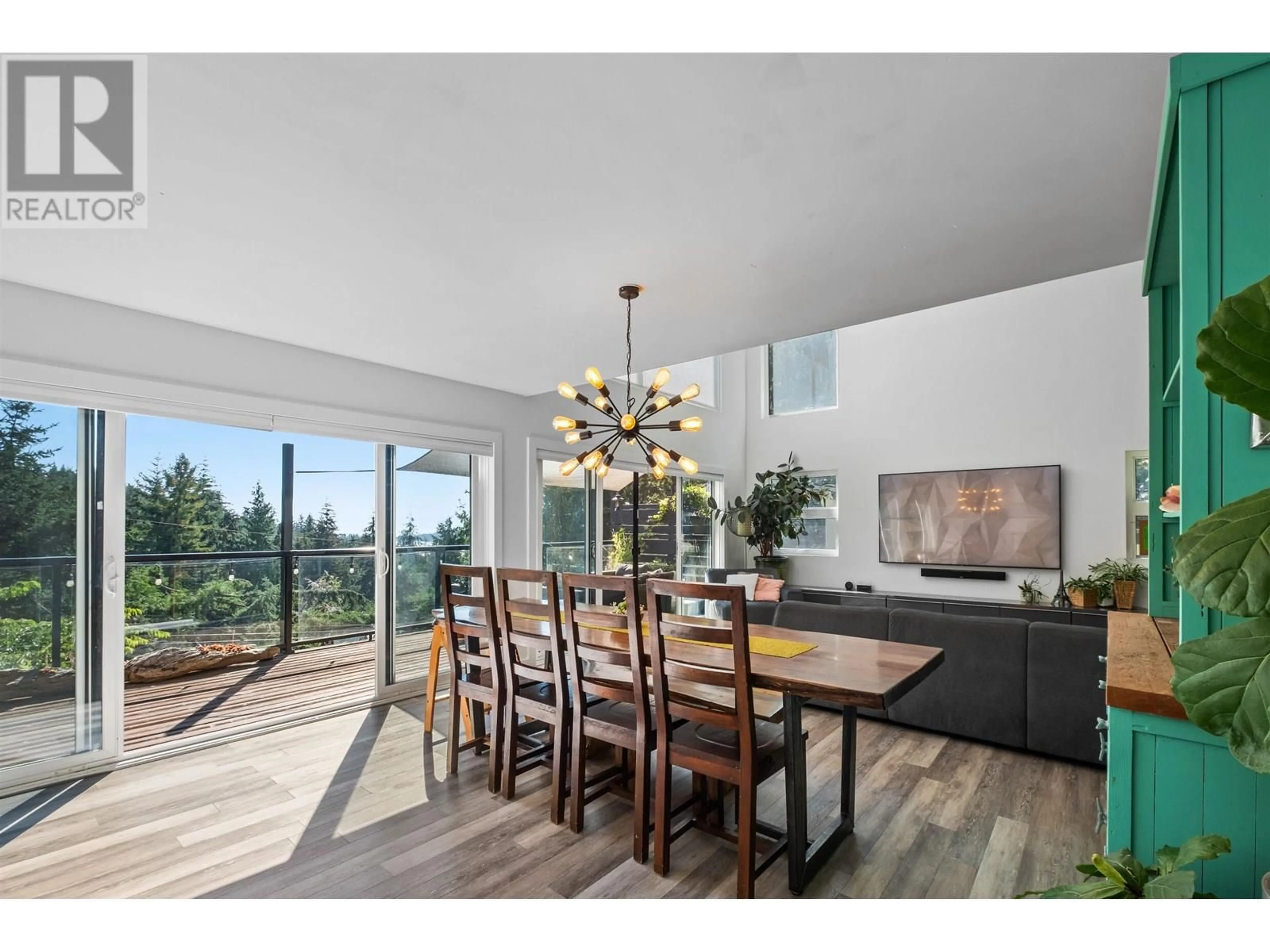 Dining room, wood/laminate floor for 955 WINDJAMMER ROAD, Bowen Island British Columbia V0N1G2