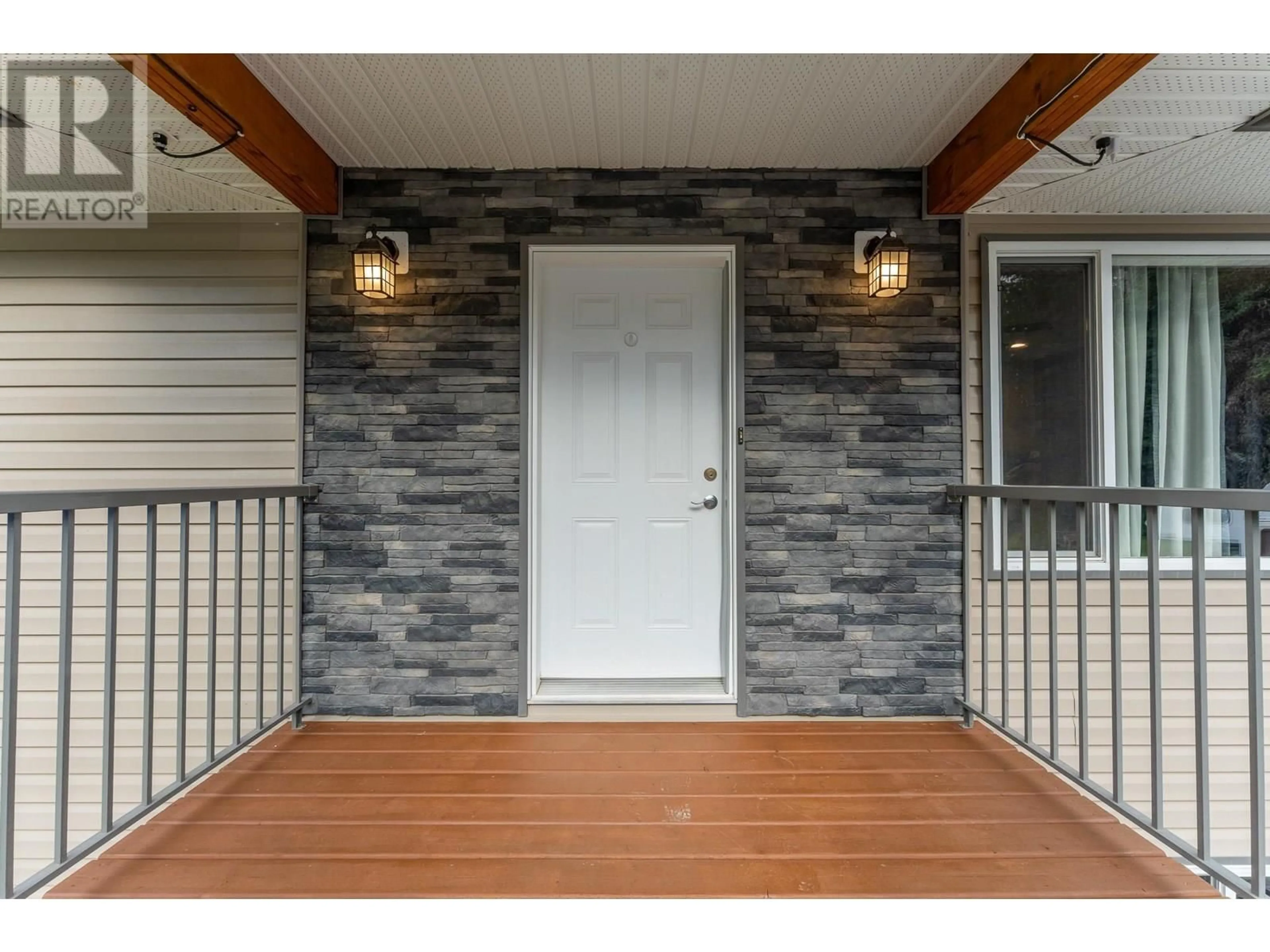 Indoor entryway for 9602 ANNEGENE ROAD, Prince George British Columbia V2K5G9