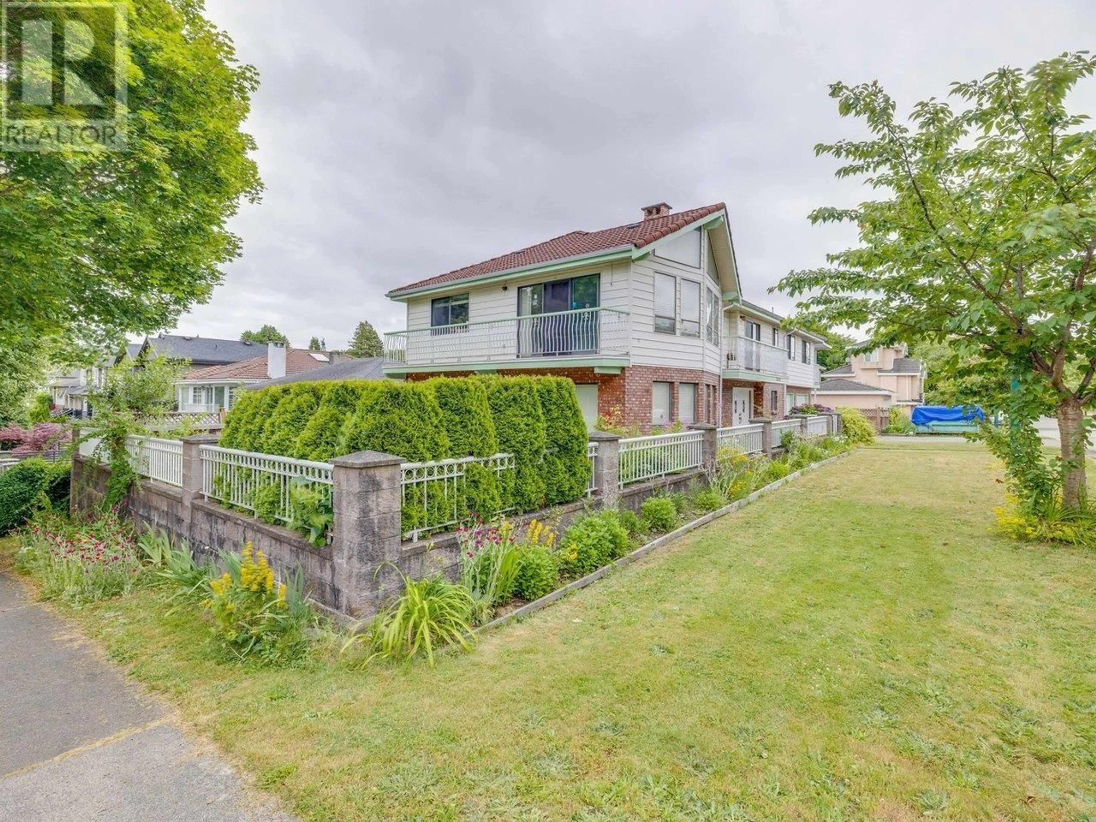 A pic from outside/outdoor area/front of a property/back of a property/a pic from drone, street for 5820 EARLES STREET, Vancouver British Columbia V5R3S6