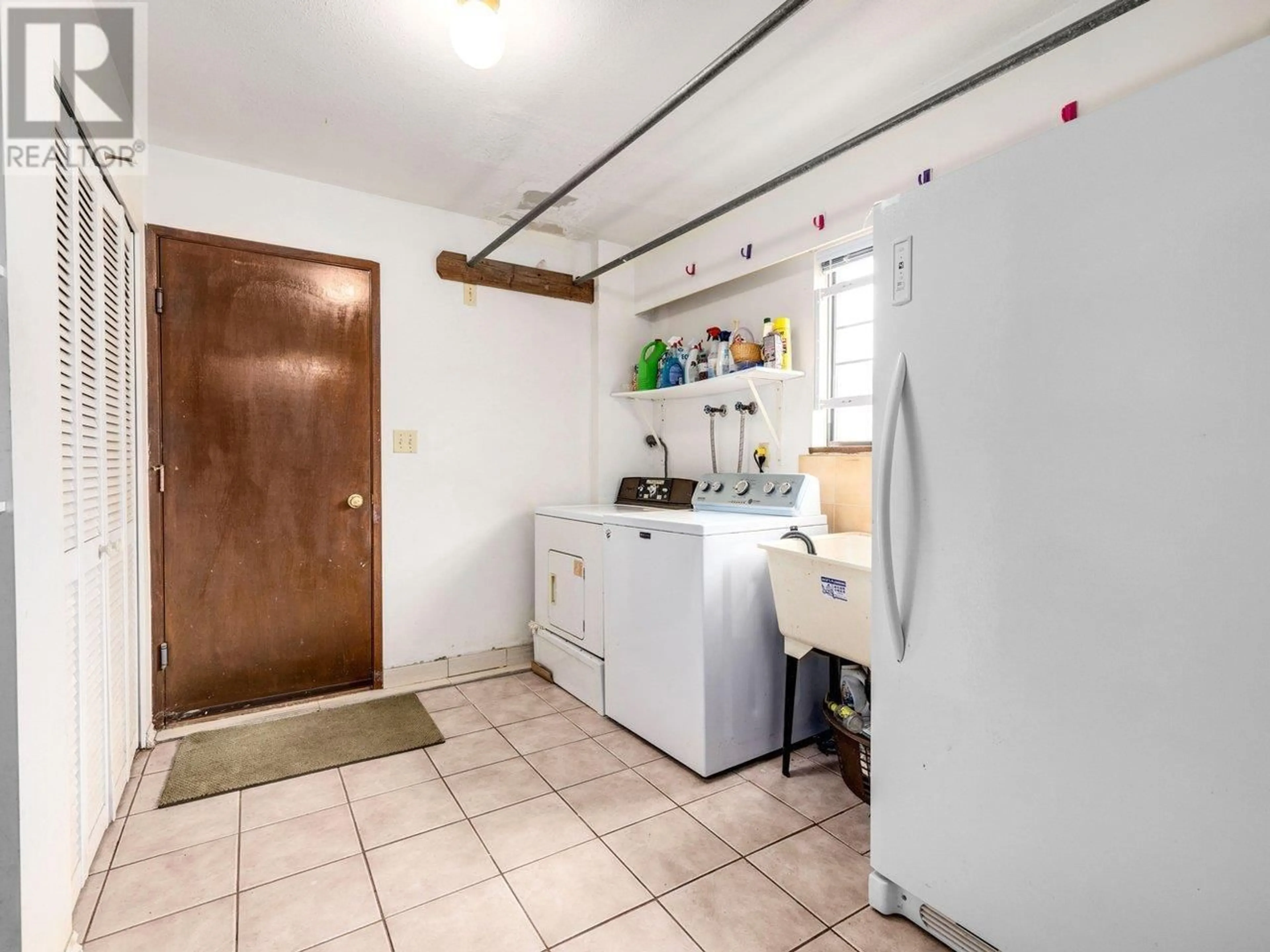 Unknown for 5820 EARLES STREET, Vancouver British Columbia V5R3S6