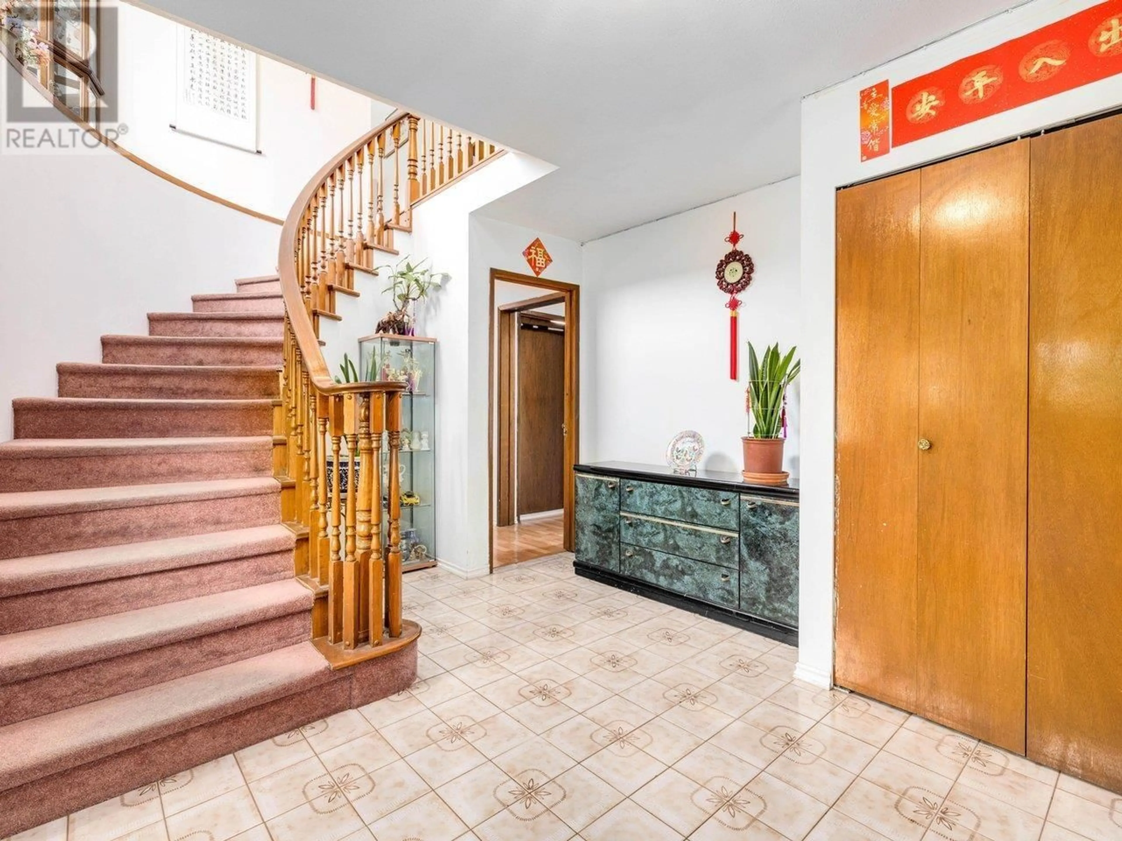 Indoor foyer for 5820 EARLES STREET, Vancouver British Columbia V5R3S6