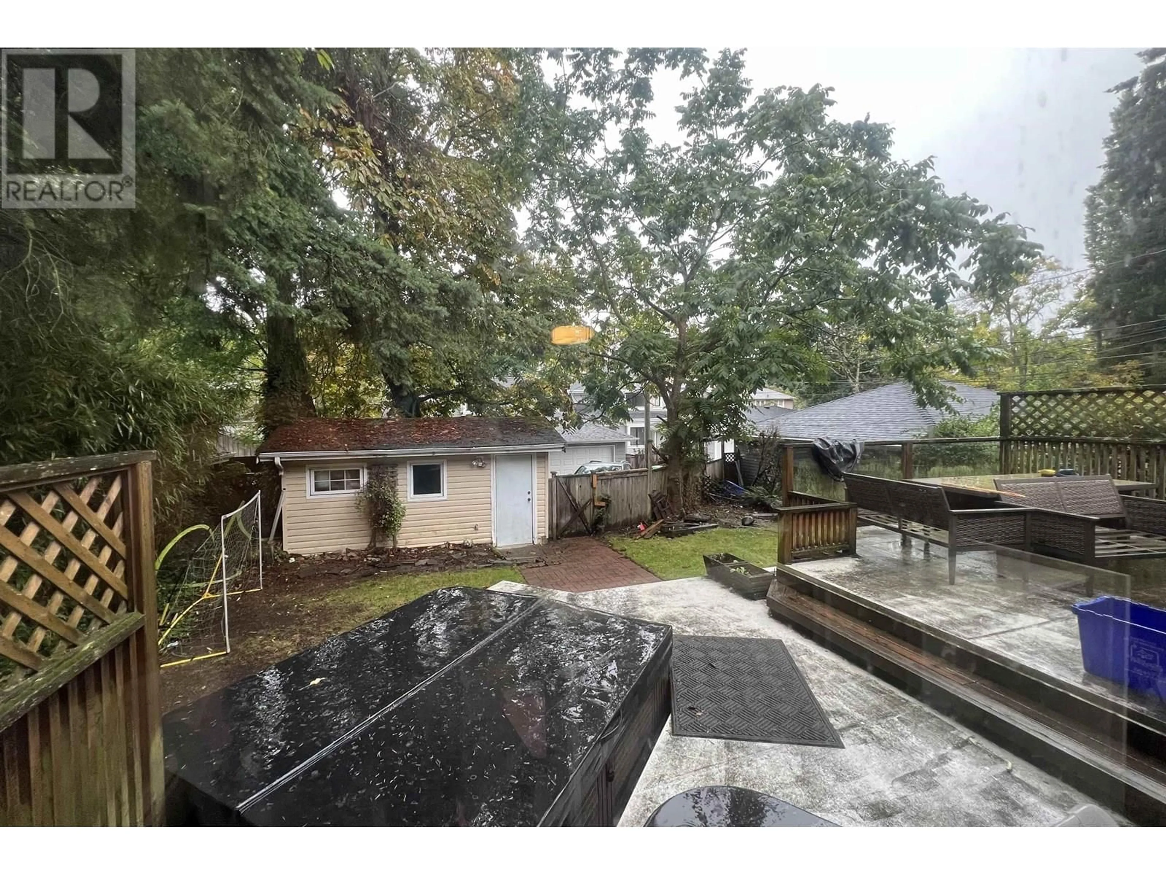 A pic from outside/outdoor area/front of a property/back of a property/a pic from drone, unknown for 3758 35TH AVENUE, Vancouver British Columbia V6N2N7
