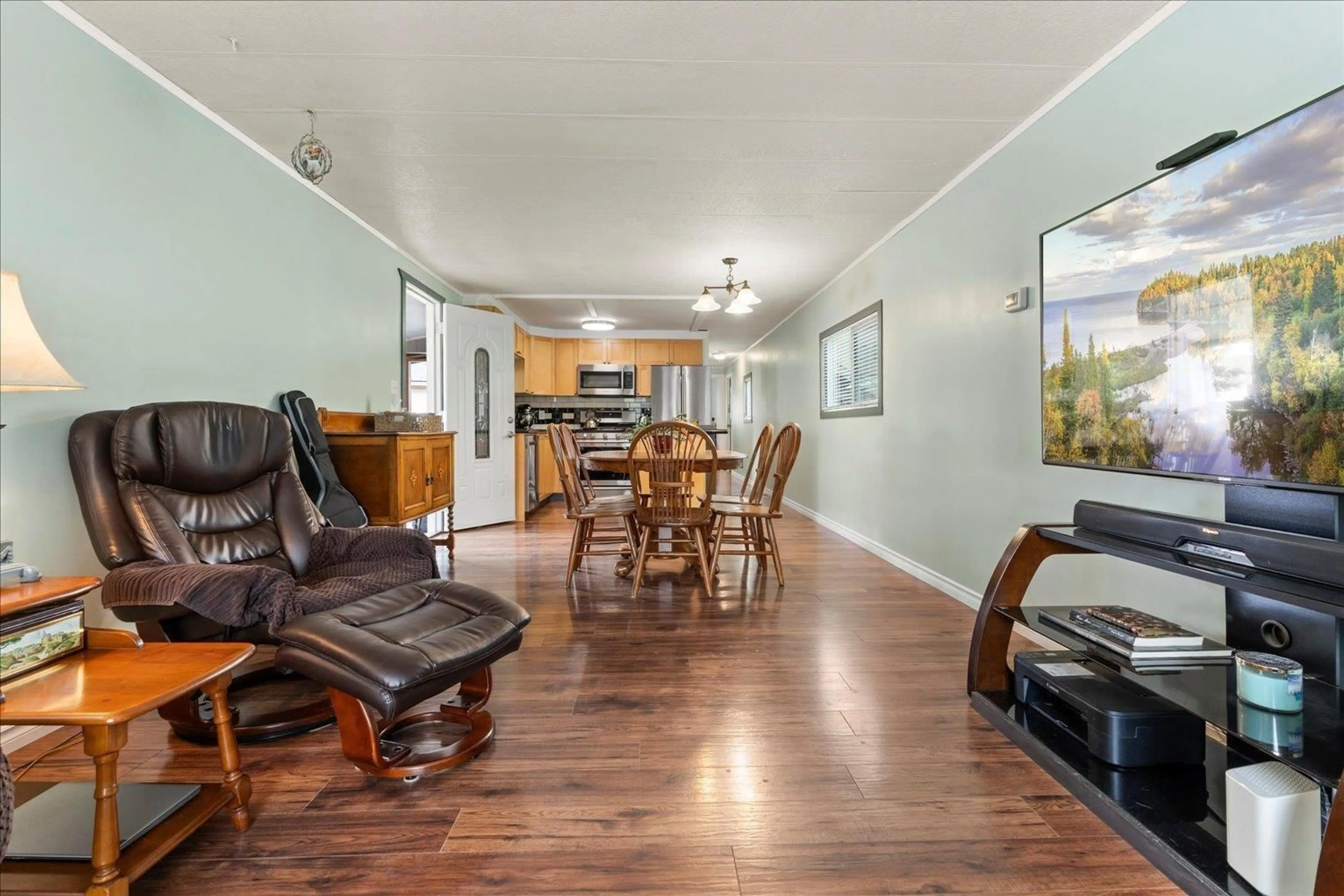 Living room with furniture, wood/laminate floor for 48 - 45640 WATSON ROAD, Chilliwack British Columbia V2R3R1