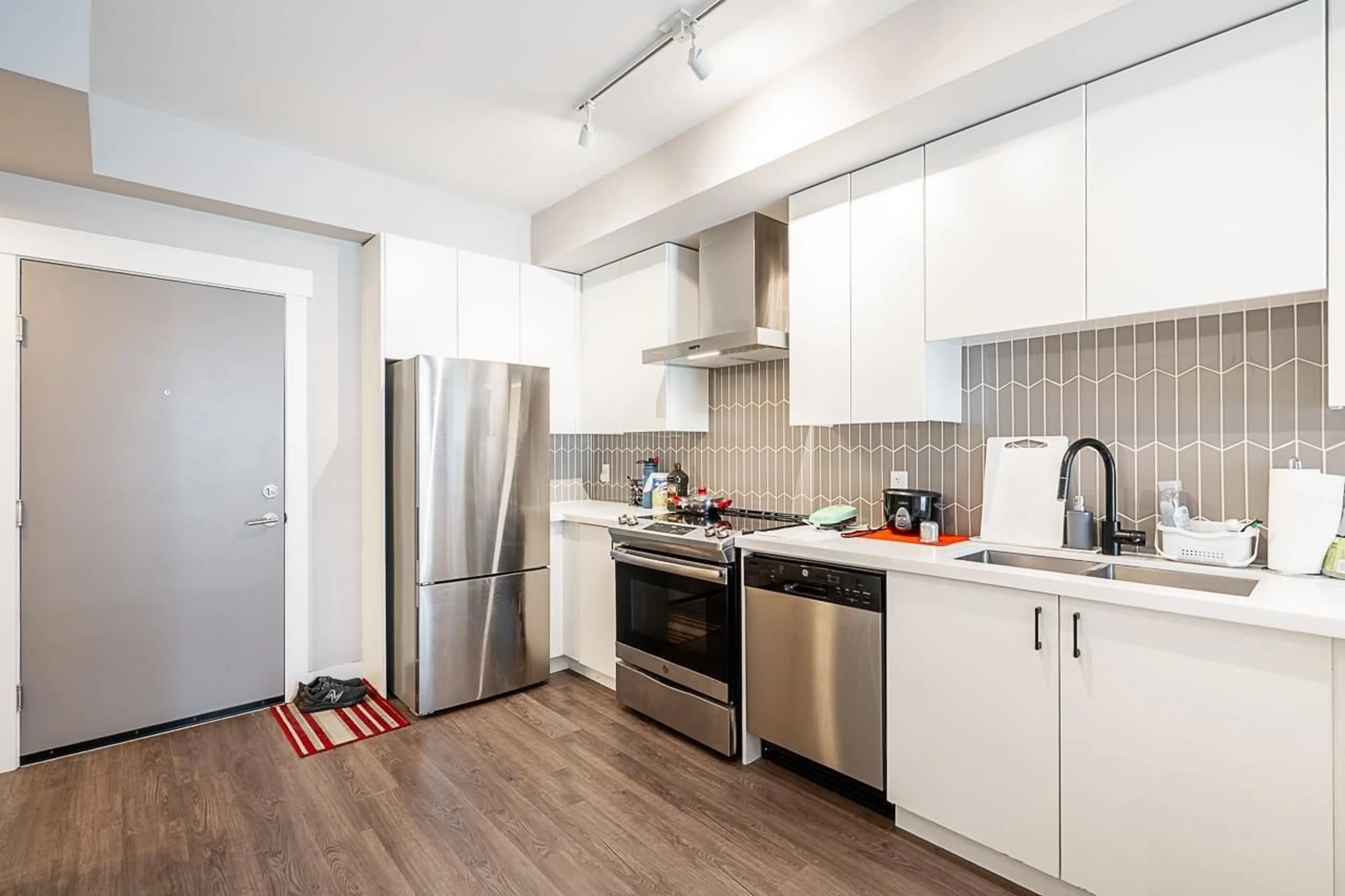 Standard kitchen, unknown for A114 - 20838 78B, Langley British Columbia V2Y3M1
