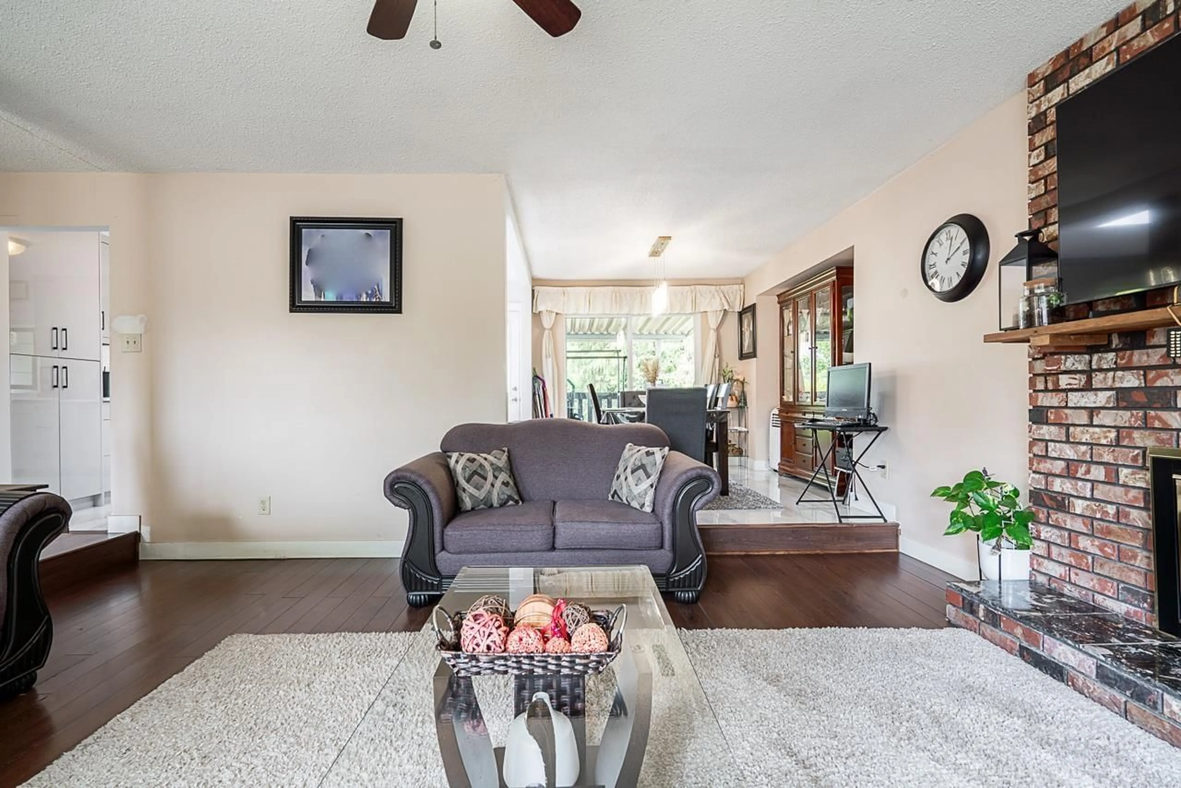 Living room with furniture, unknown for 12991 65A, Surrey British Columbia V3W7H6