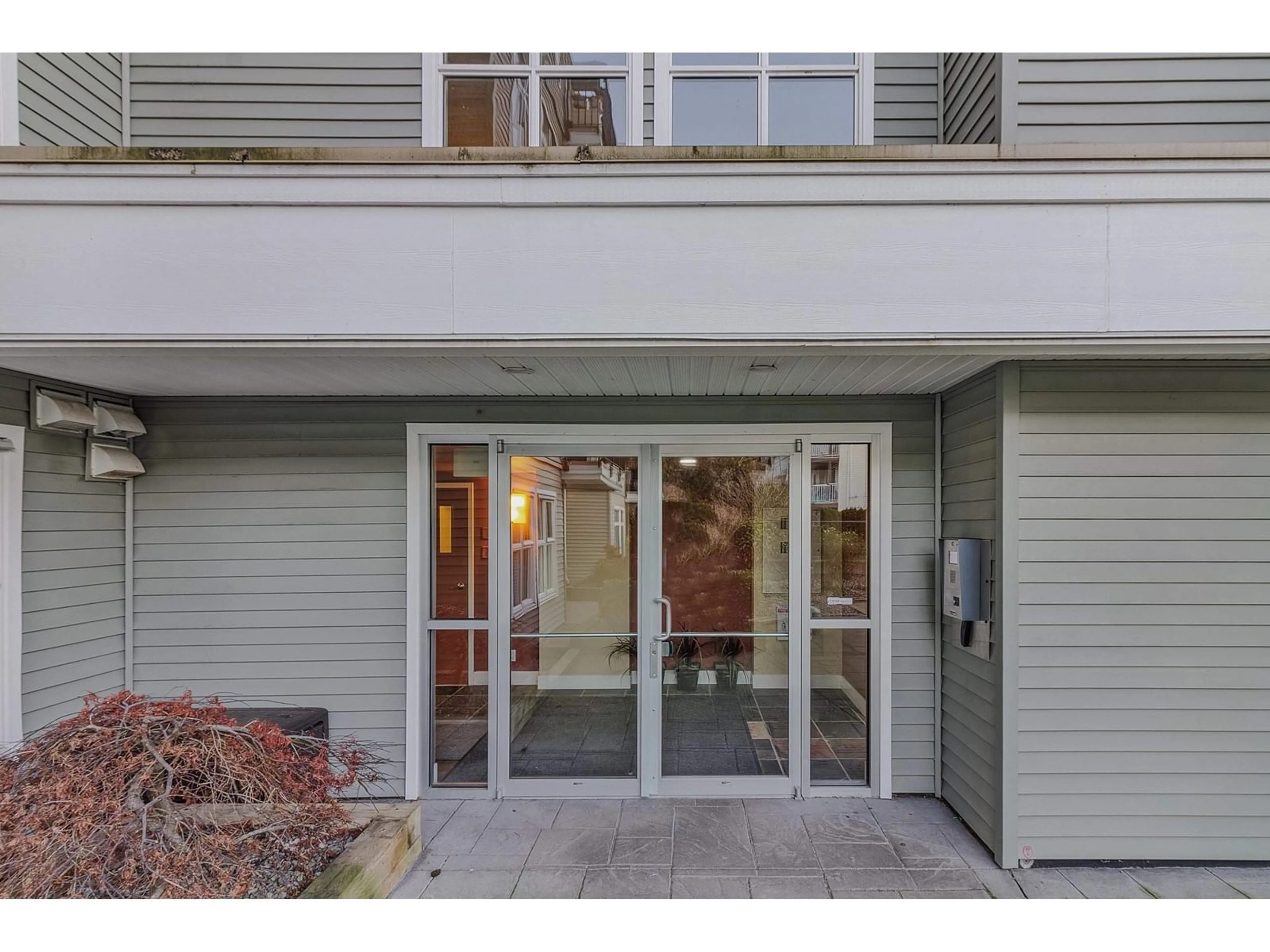 Indoor entryway for 202 - 33255 OLD YALE, Abbotsford British Columbia V2S8R2