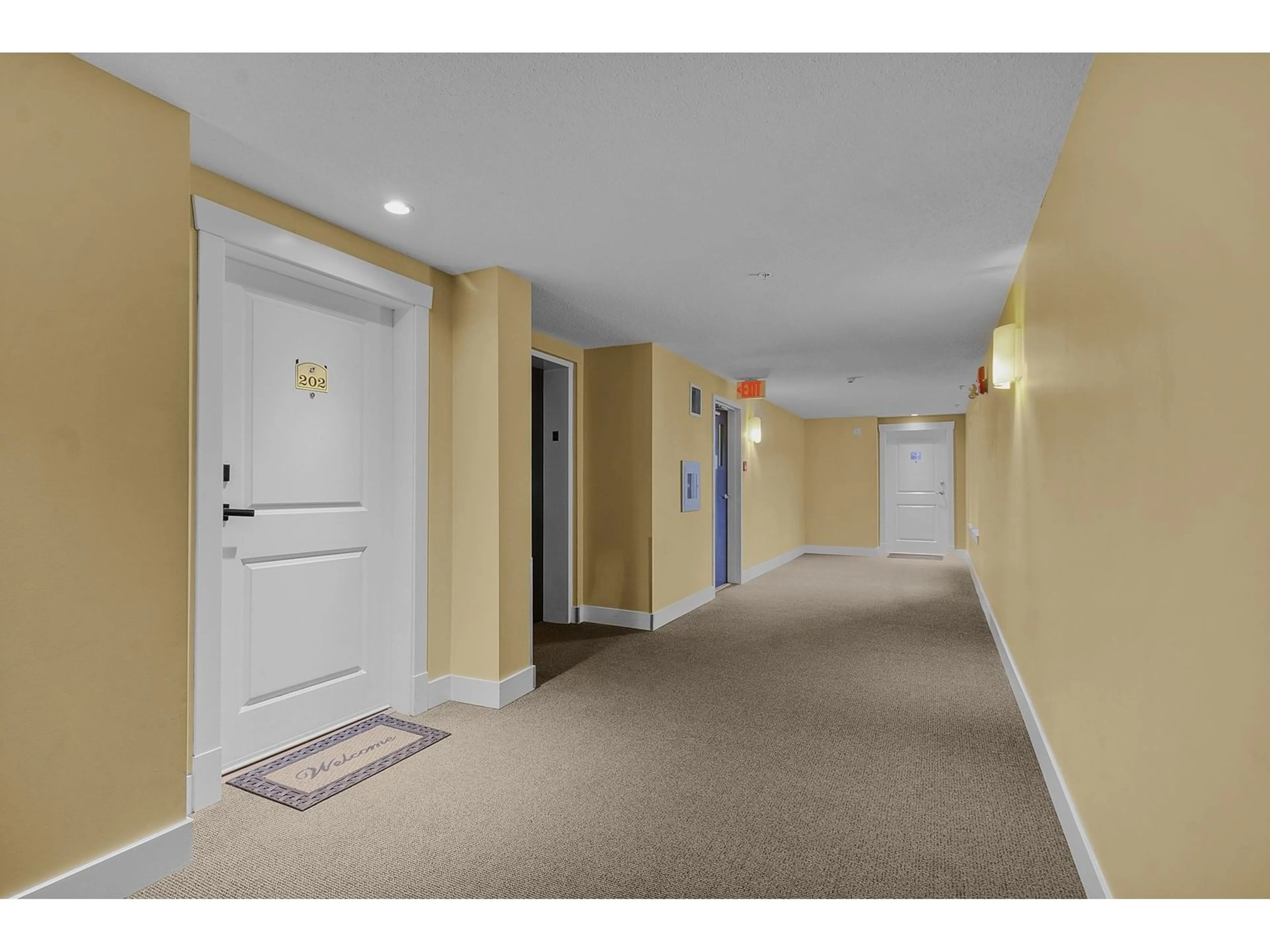 Indoor foyer for 202 - 33255 OLD YALE, Abbotsford British Columbia V2S8R2