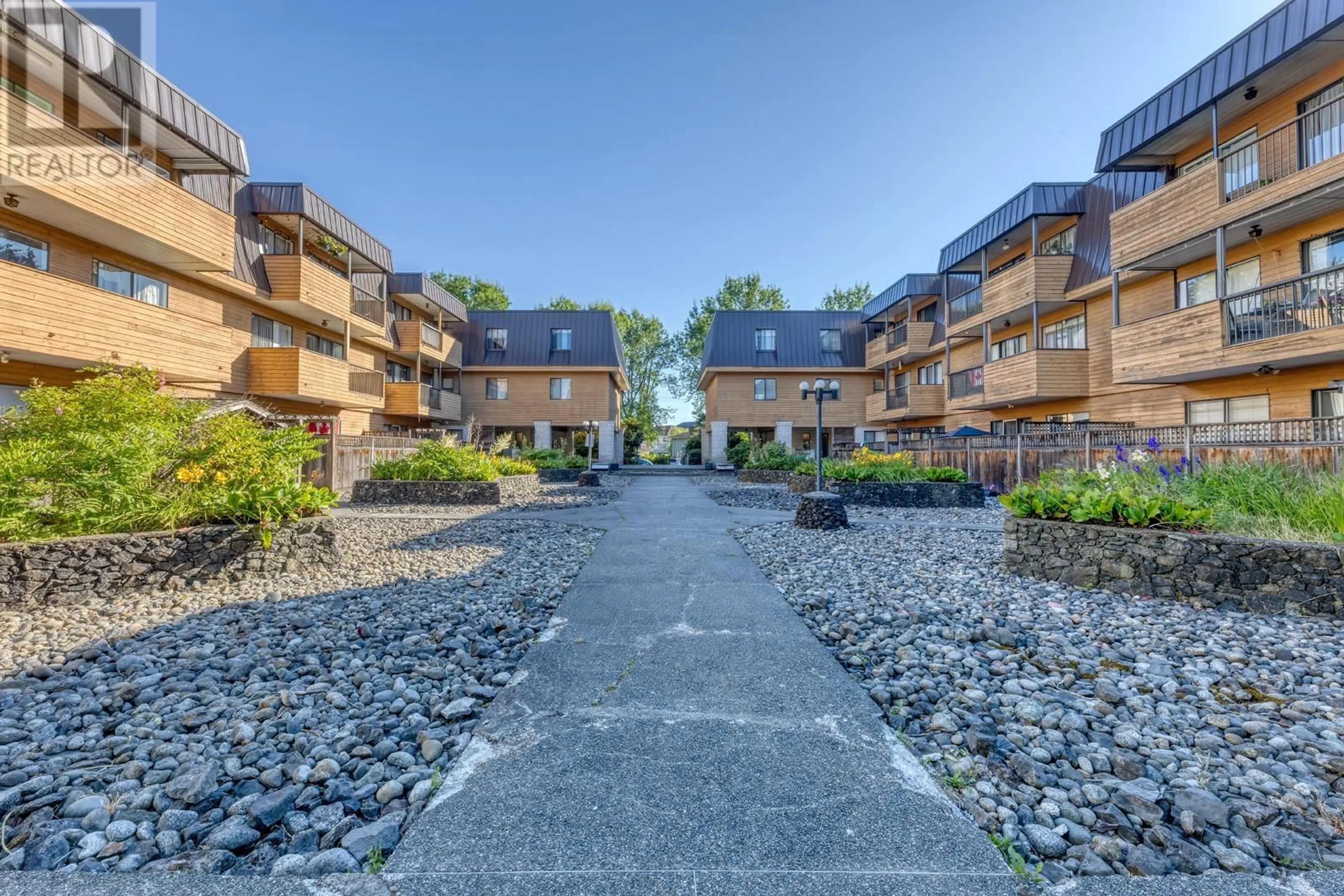 Patio, unknown for 212 - 2277 30TH AVENUE, Vancouver British Columbia V5N5N1