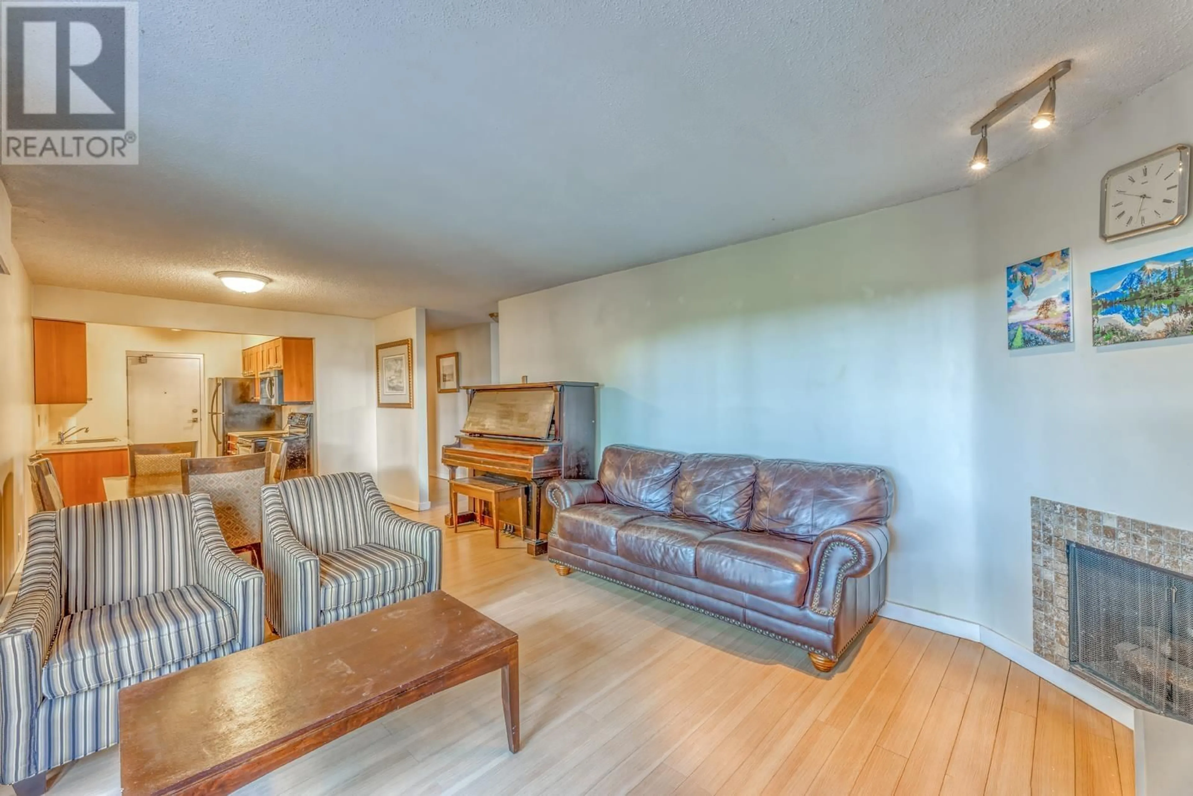 Living room with furniture, wood/laminate floor for 212 - 2277 30TH AVENUE, Vancouver British Columbia V5N5N1