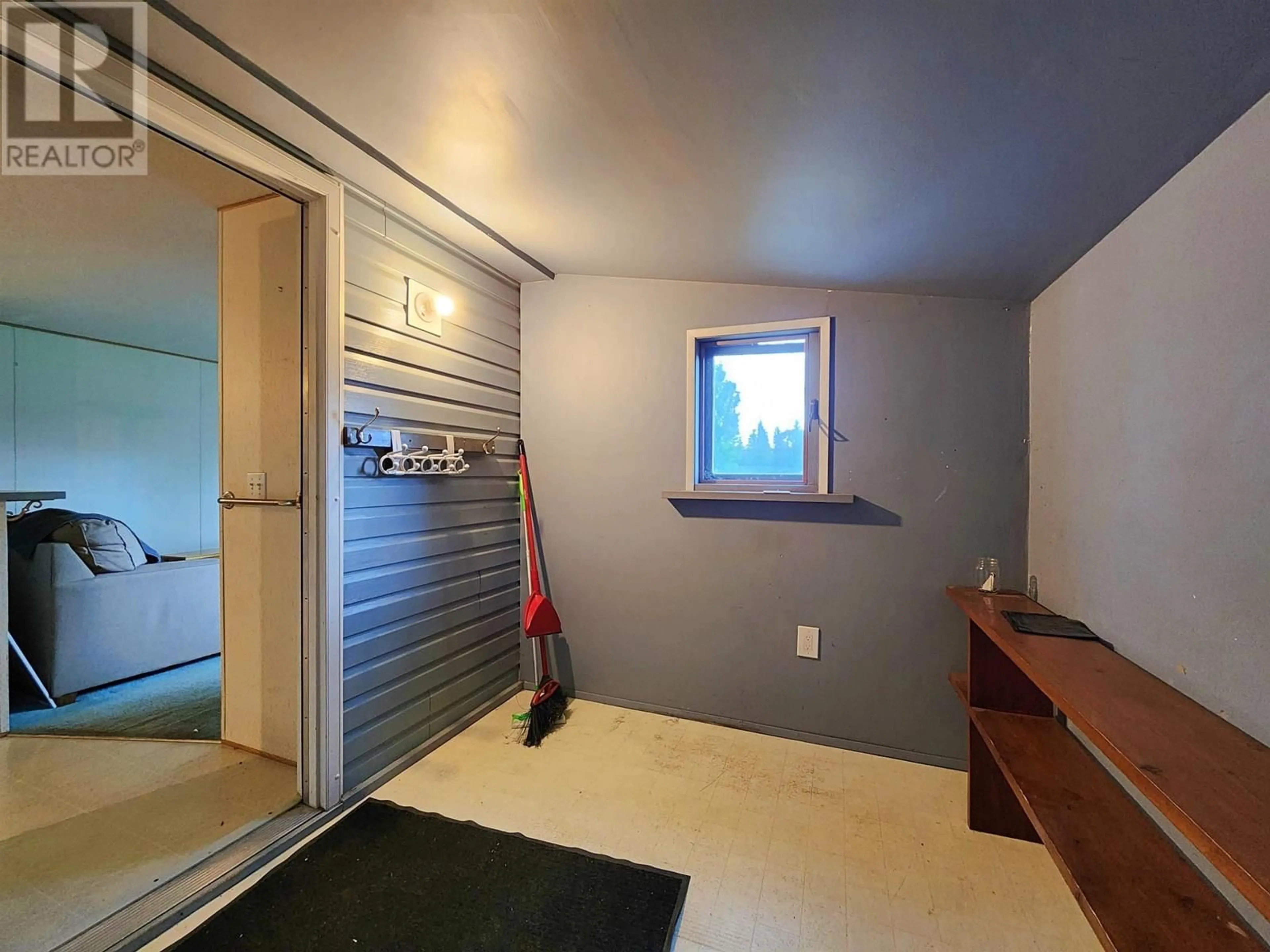 Indoor entryway for 3072 YENDRYAS ROAD, Quesnel British Columbia V2J6K5