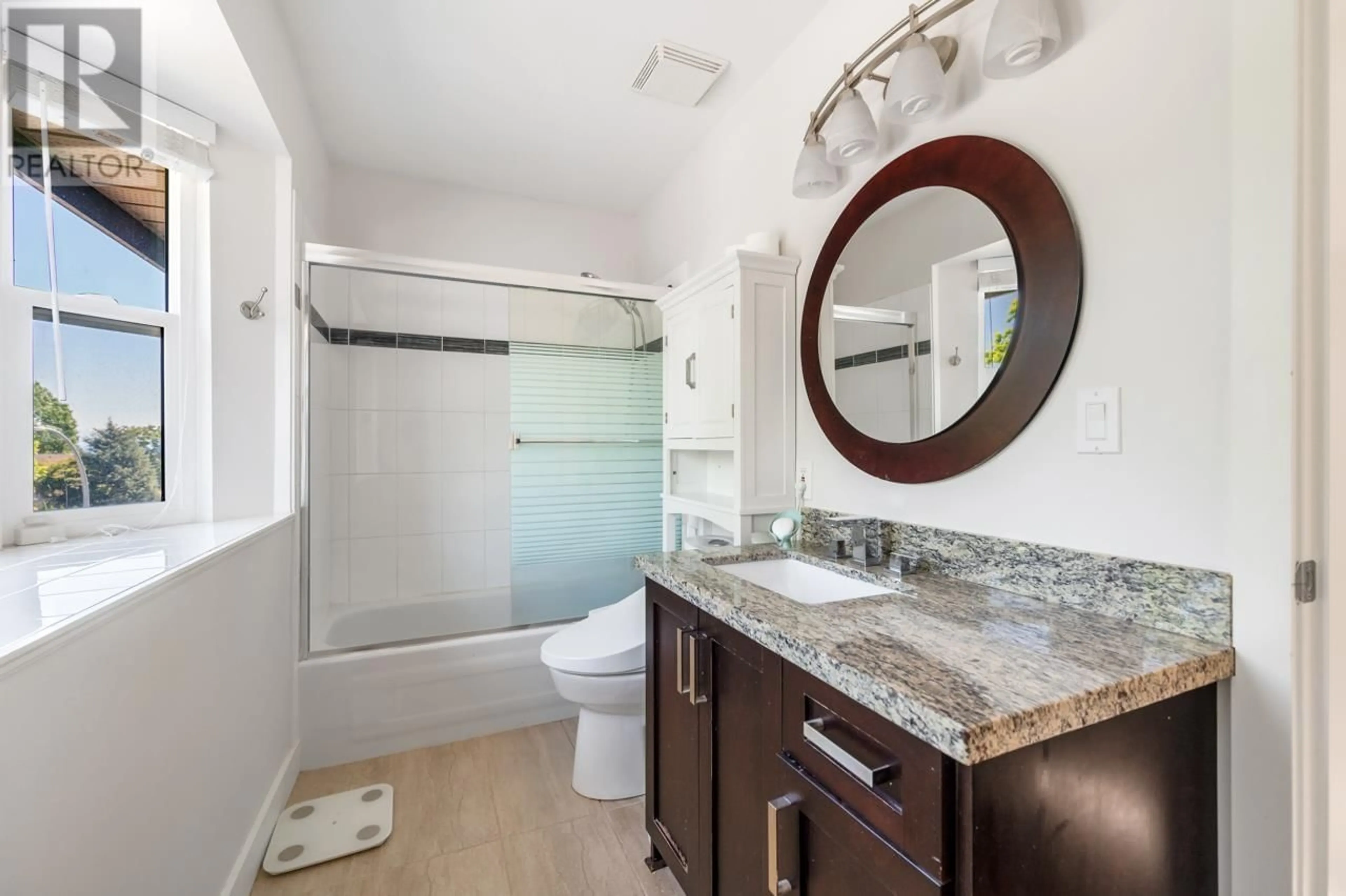 Standard bathroom, ceramic/tile floor for 2618 FORTRESS DRIVE, Port Coquitlam British Columbia V3C6A9