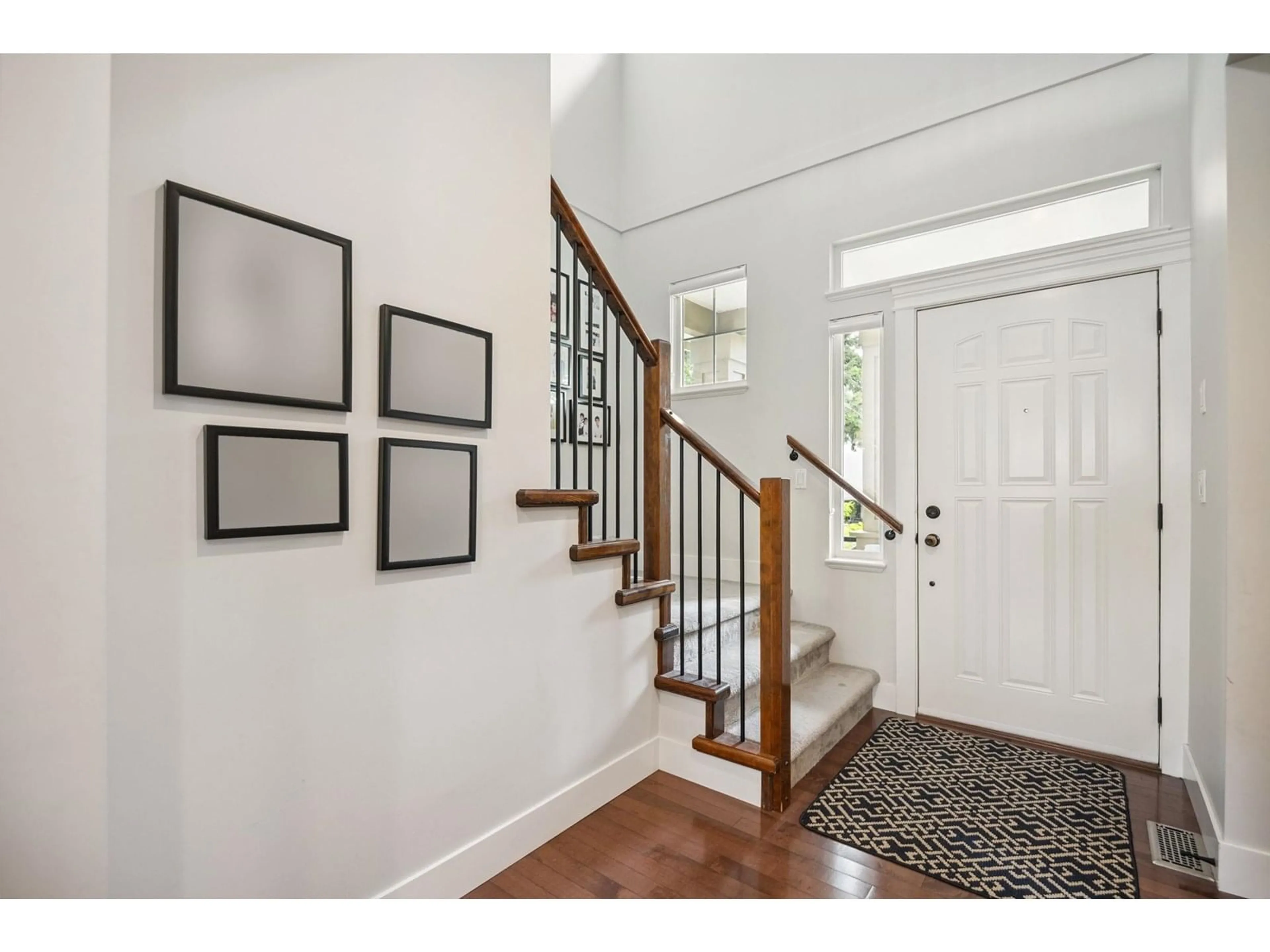 Indoor entryway for 14528 60, Surrey British Columbia V3S1R3