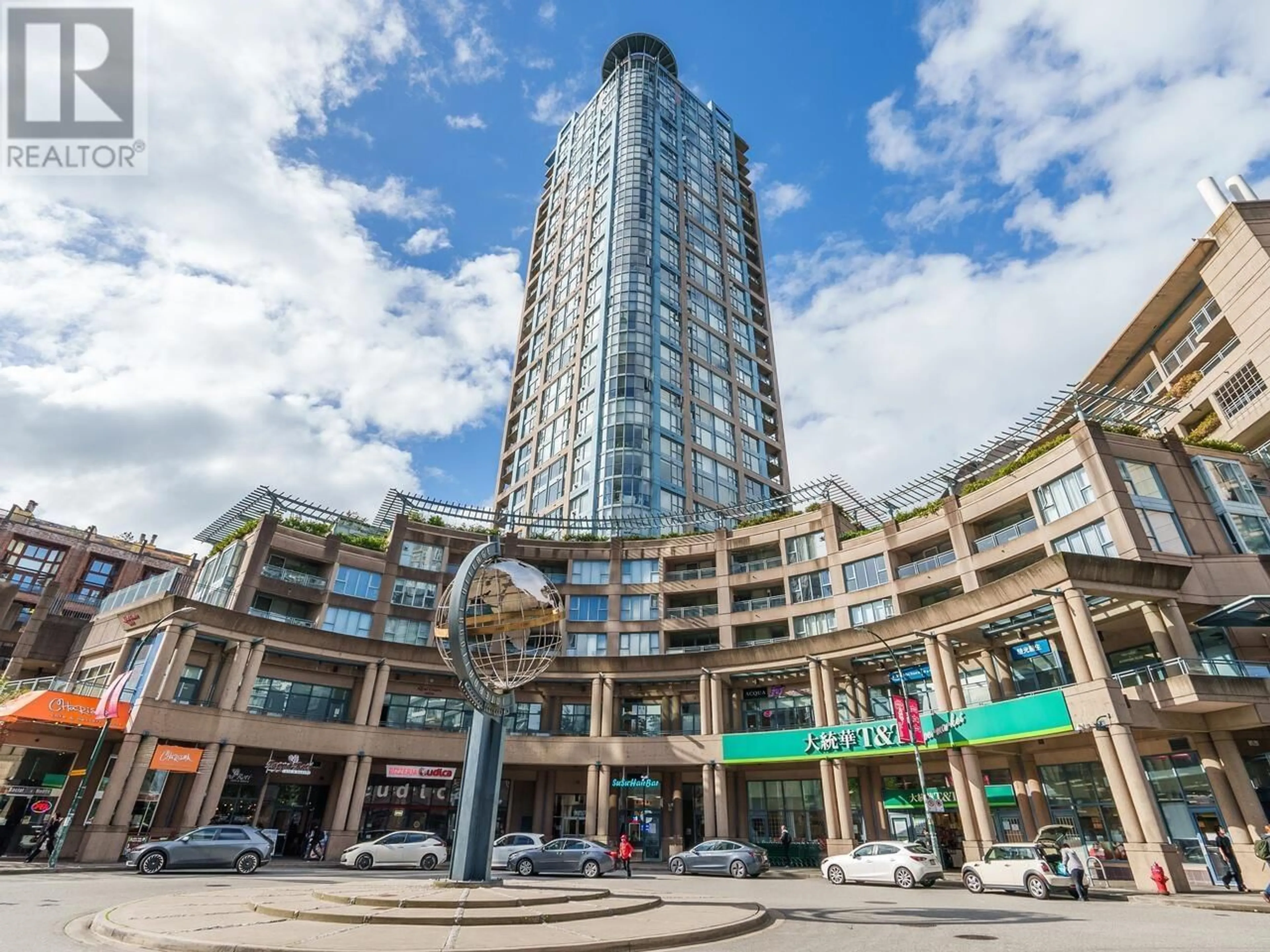 Indoor foyer for 1402 - 183 KEEFER PLACE, Vancouver British Columbia V6B6B9