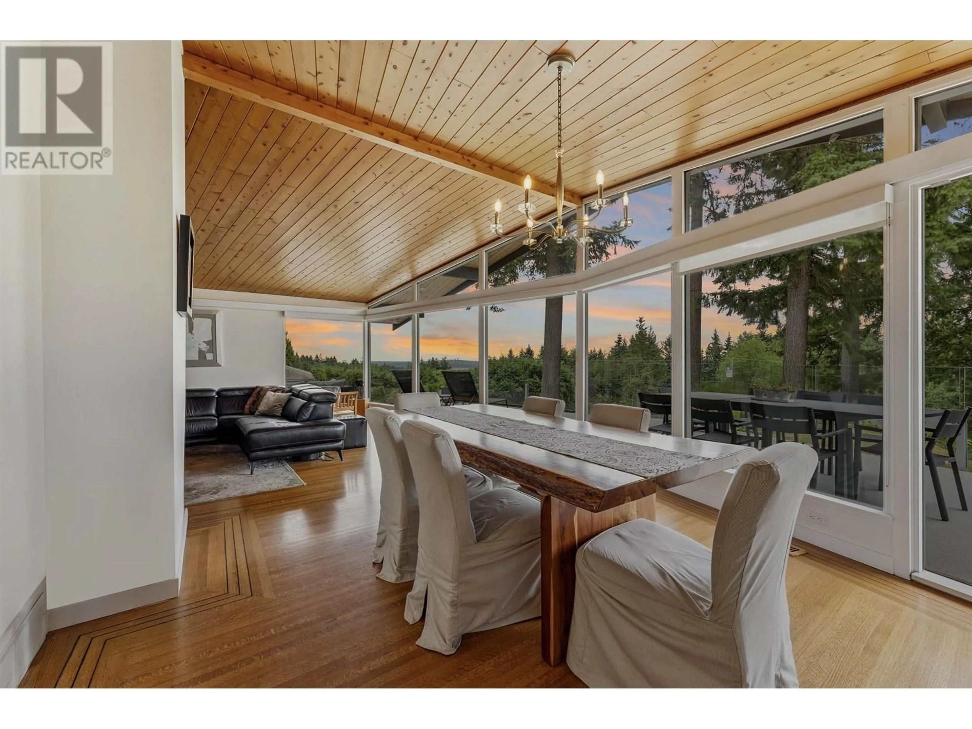 Dining room, wood/laminate floor for 4375 WOODCREST ROAD, West Vancouver British Columbia V7S2V9