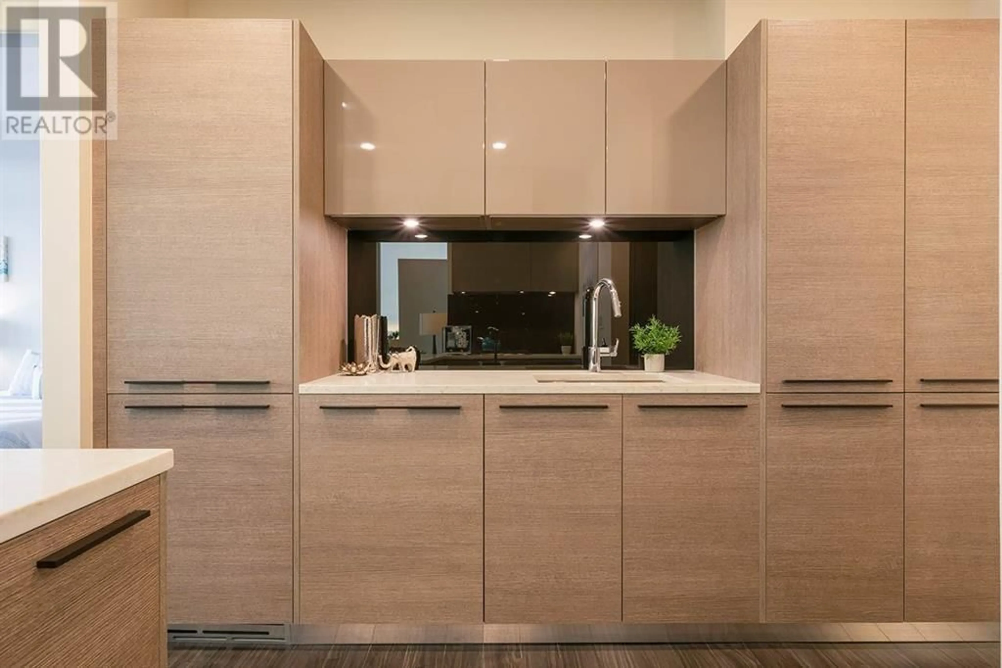 Contemporary kitchen, unknown for 3805 - 6383 MCKAY AVENUE, Burnaby British Columbia V5H0H8