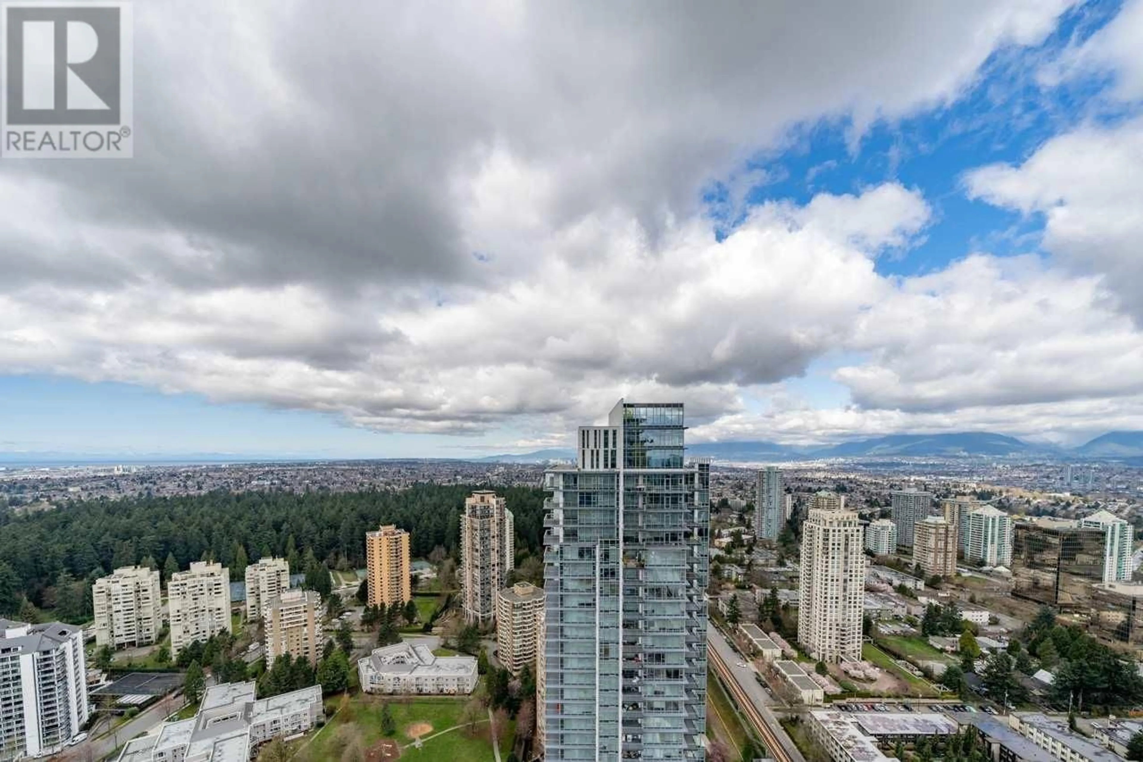 A pic from outside/outdoor area/front of a property/back of a property/a pic from drone, city buildings view from balcony for 3805 - 6383 MCKAY AVENUE, Burnaby British Columbia V5H0H8