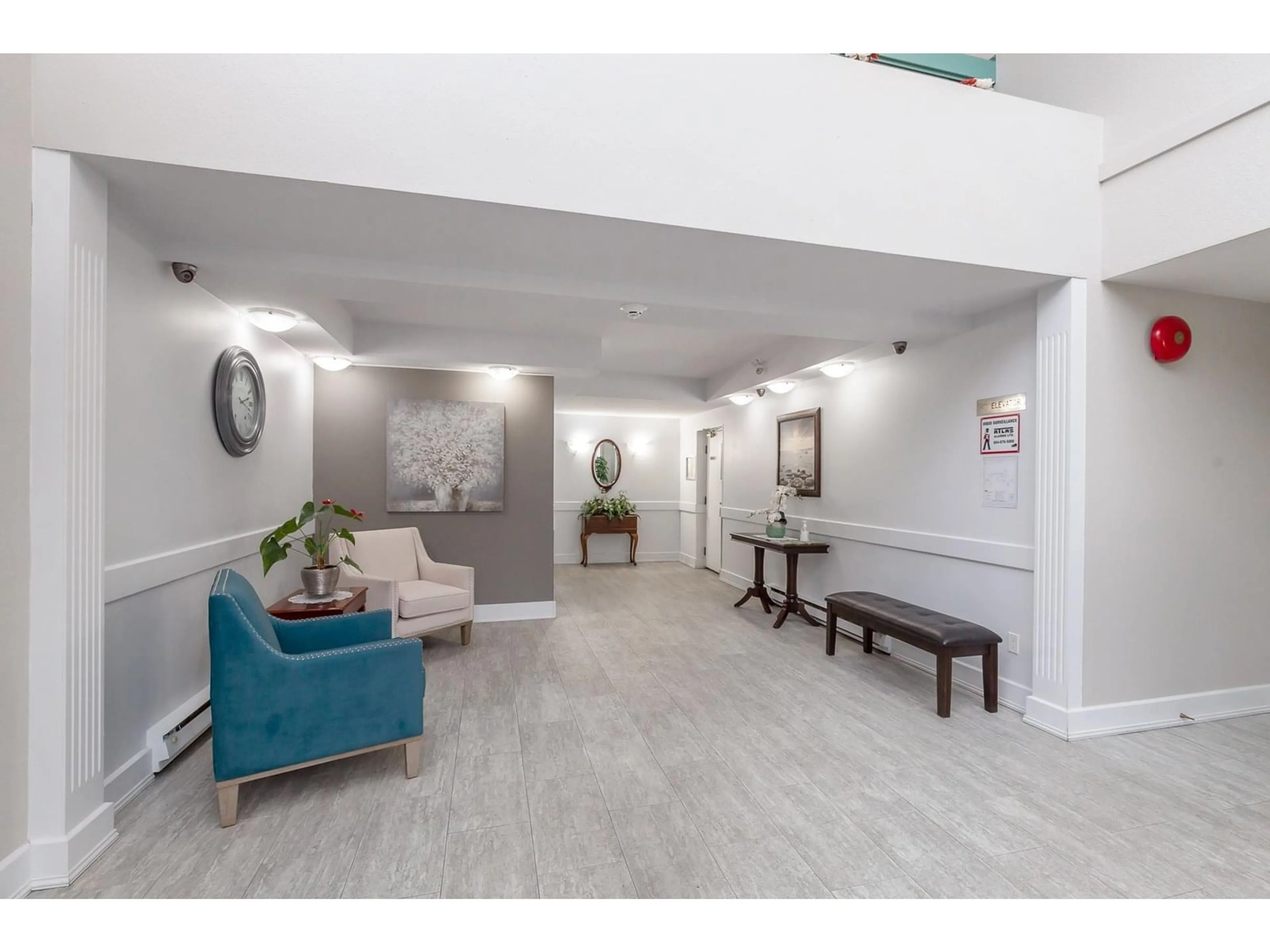 Indoor foyer for 102 - 33030 GEORGE FERGUSON, Abbotsford British Columbia V2S6Y2