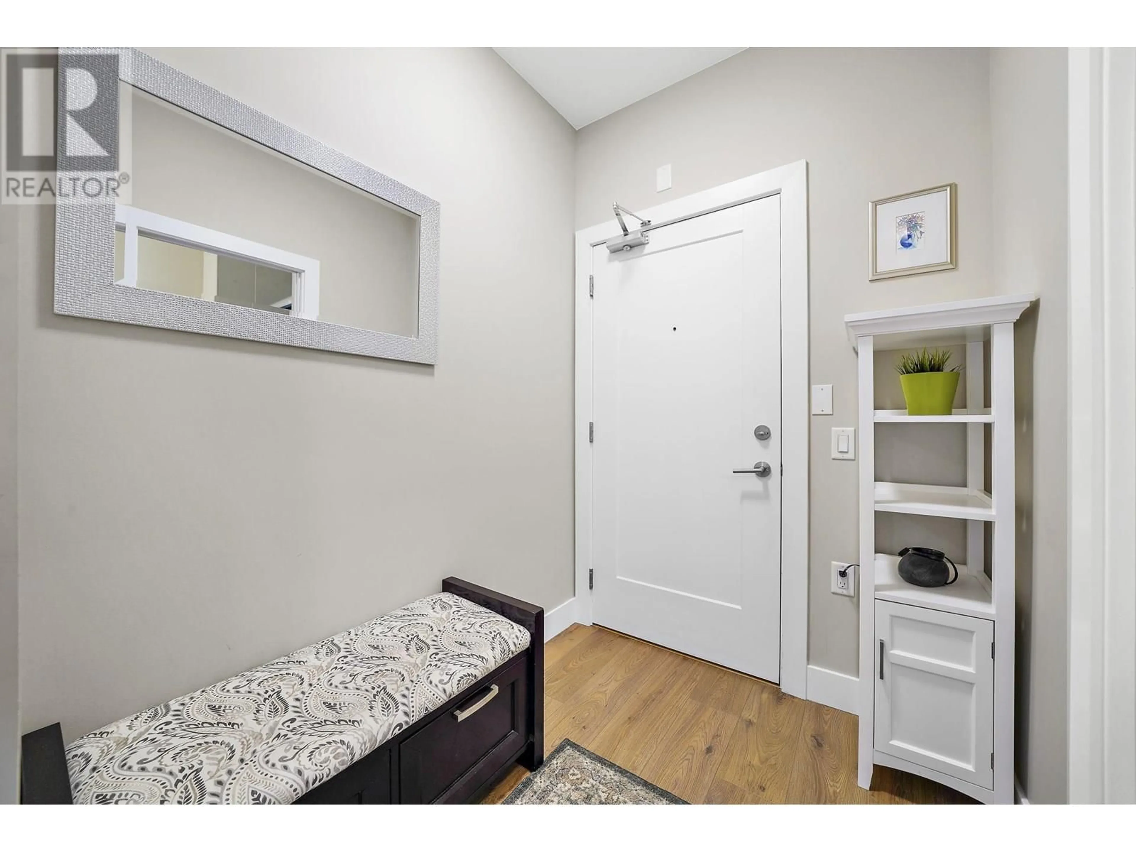 Indoor entryway for 420 - 12460 191 STREET, Pitt Meadows British Columbia V3Y2J2