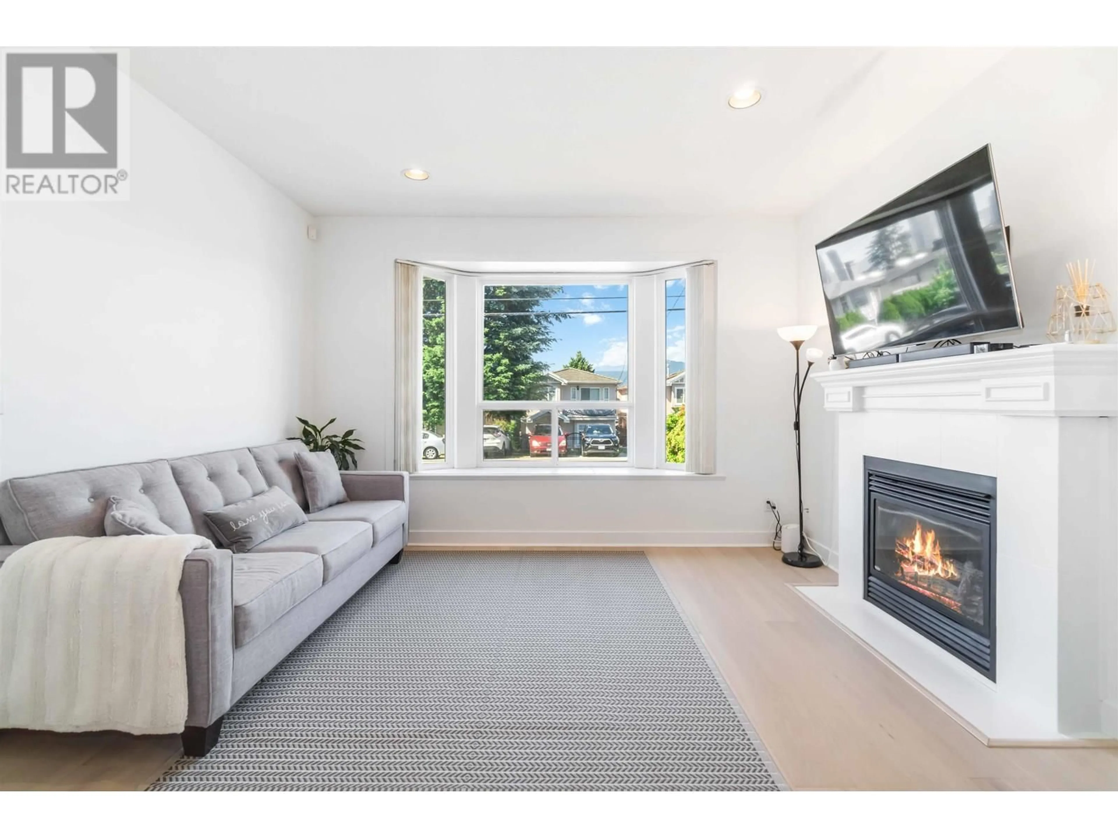Living room with furniture, unknown for 5412 NORFOLK STREET, Burnaby British Columbia V5G1G2