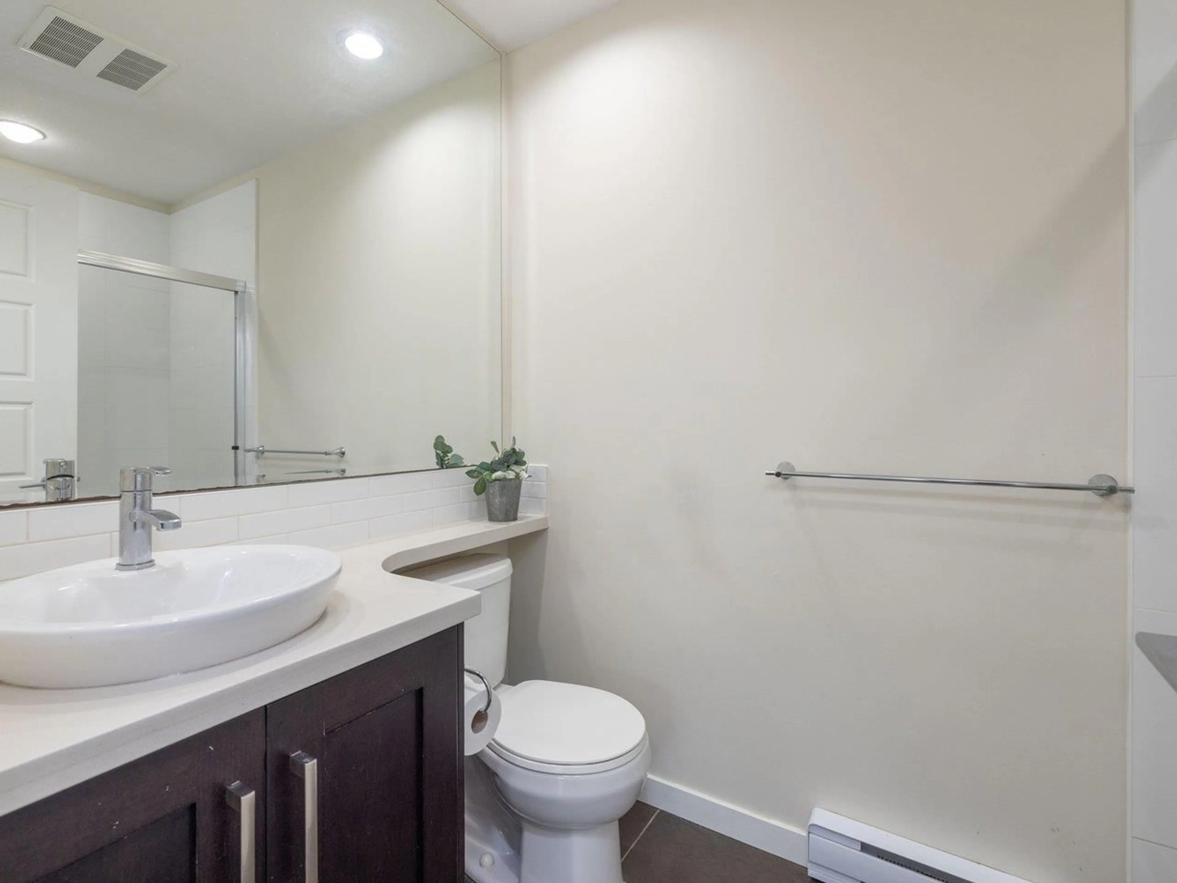 Standard bathroom, unknown for 42 - 20966 77A, Langley British Columbia V2Y0K9