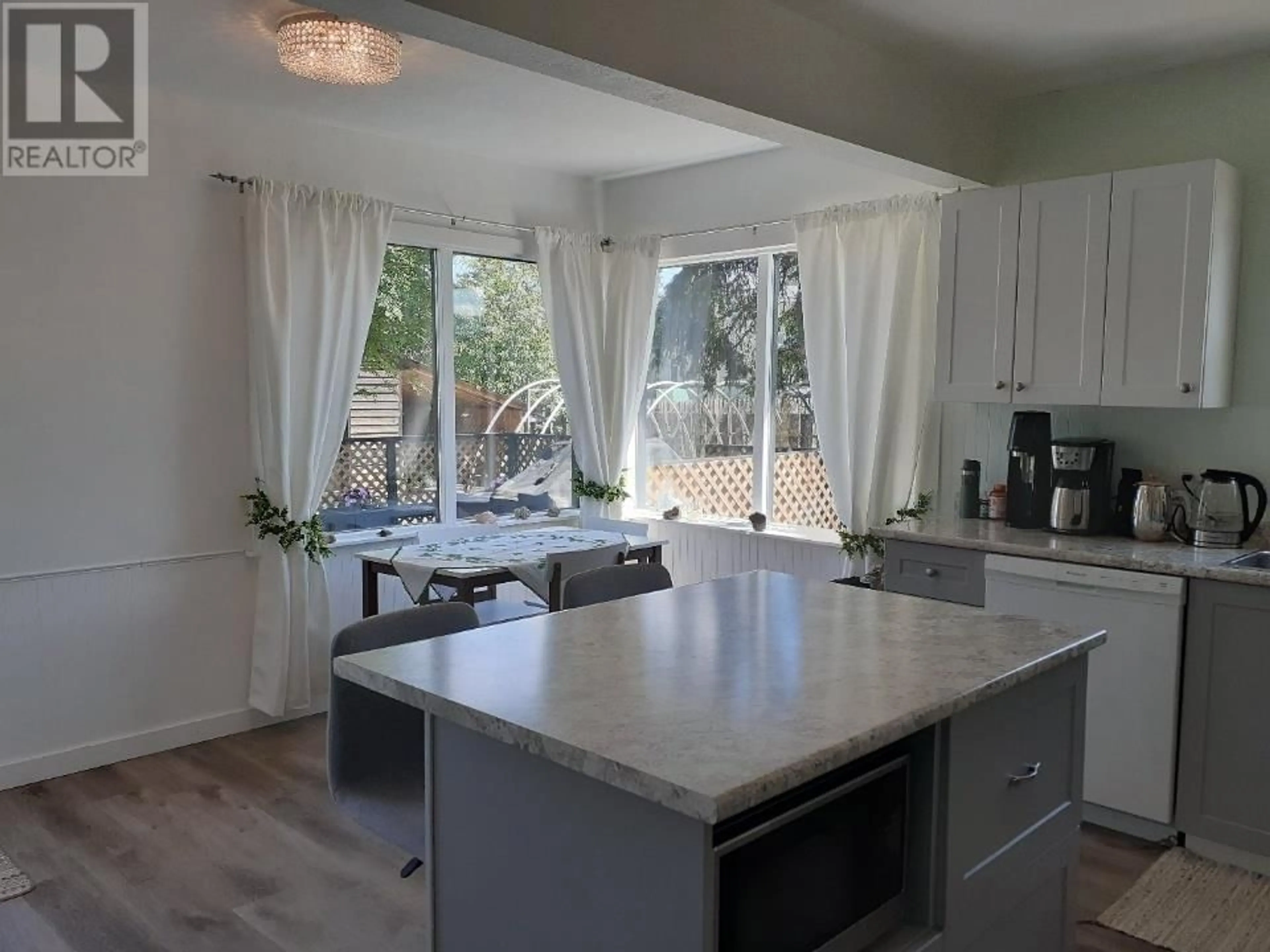 Open concept kitchen, unknown for 488 KINCHANT STREET, Quesnel British Columbia V2J2R6