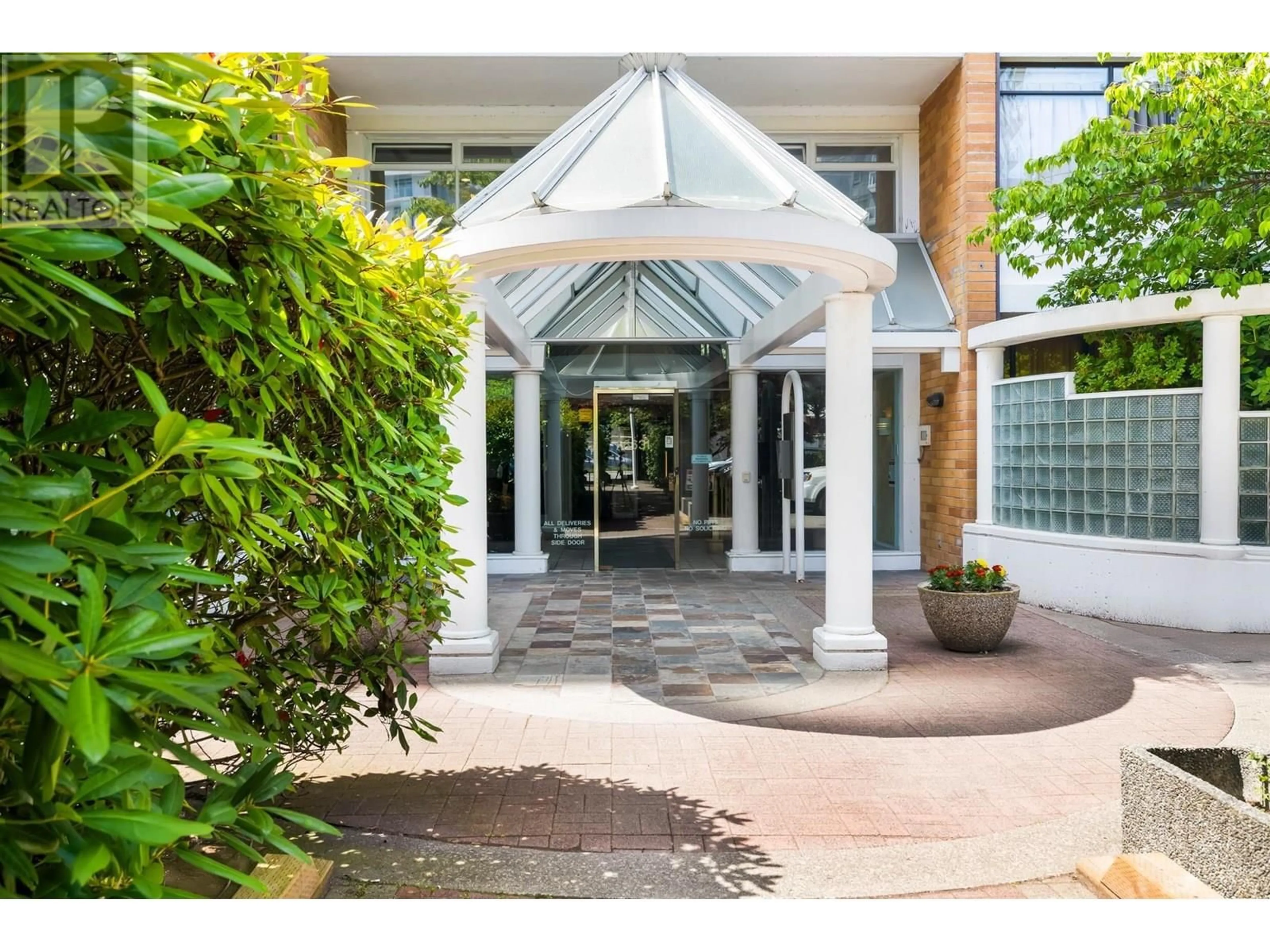 Indoor foyer for 801 - 6631 MINORU BOULEVARD, Richmond British Columbia V6Y1Z1