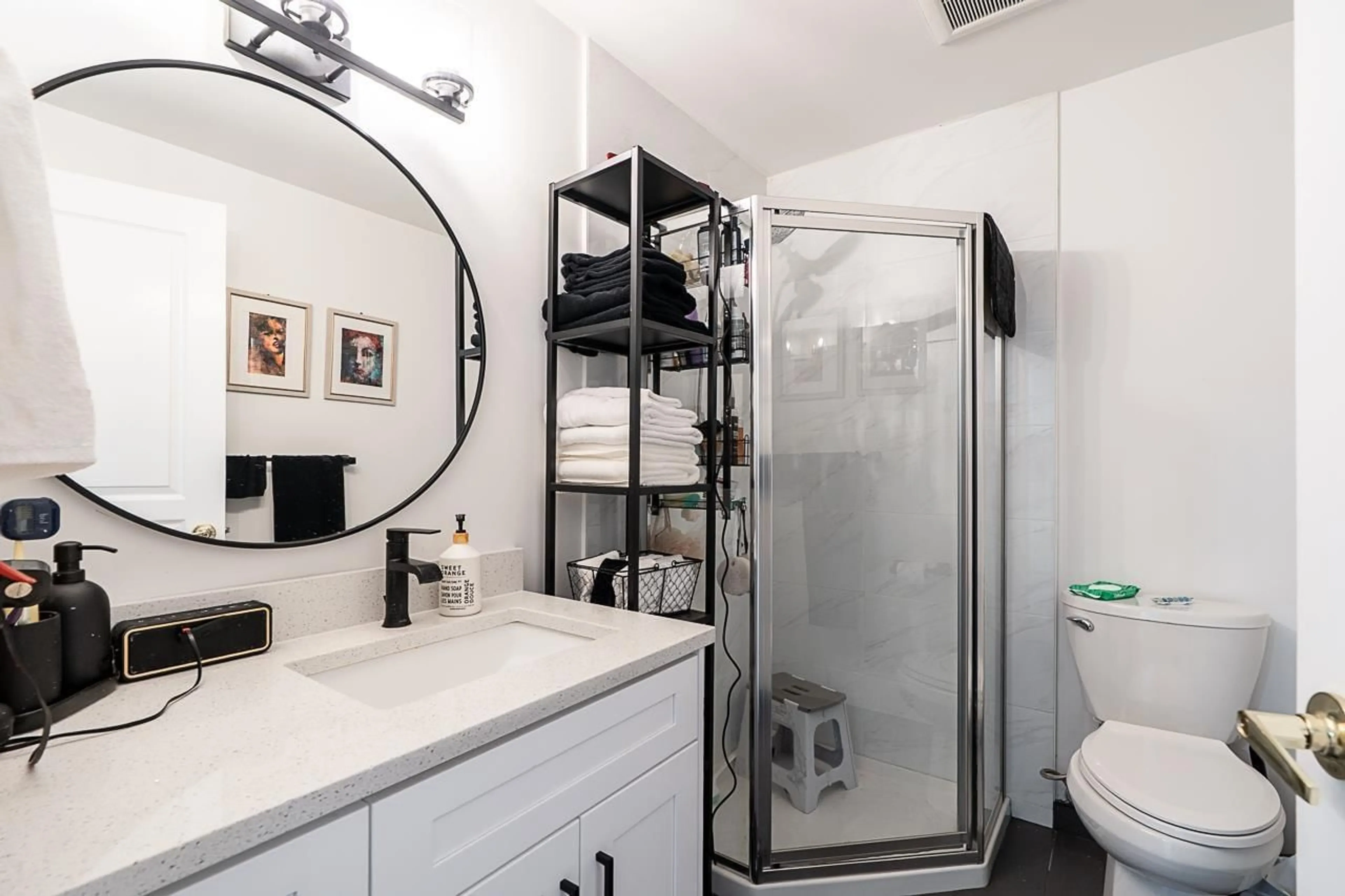 Standard bathroom, ceramic/tile floor for 7458 147A, Surrey British Columbia V3S8Y6