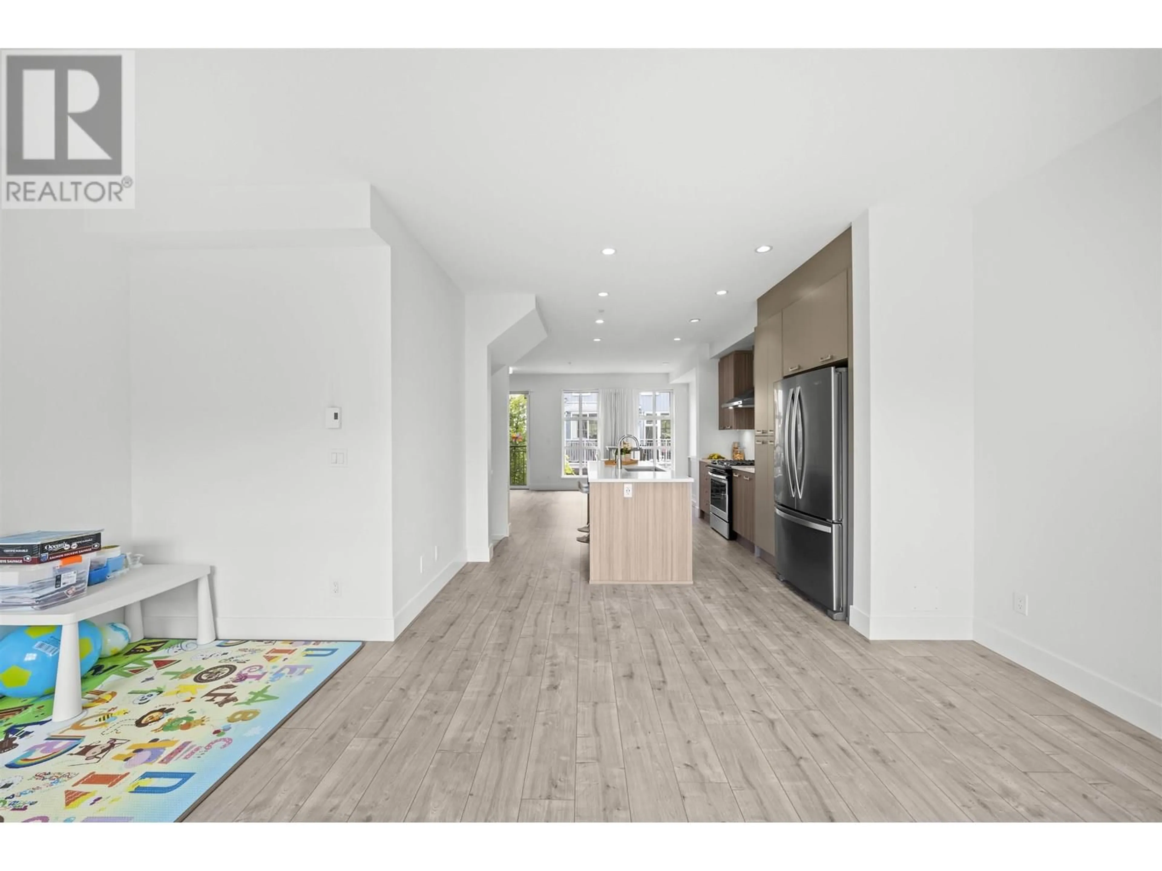 Open concept kitchen, wood/laminate floor for 9 - 24076 112 AVENUE, Maple Ridge British Columbia V2W0K2