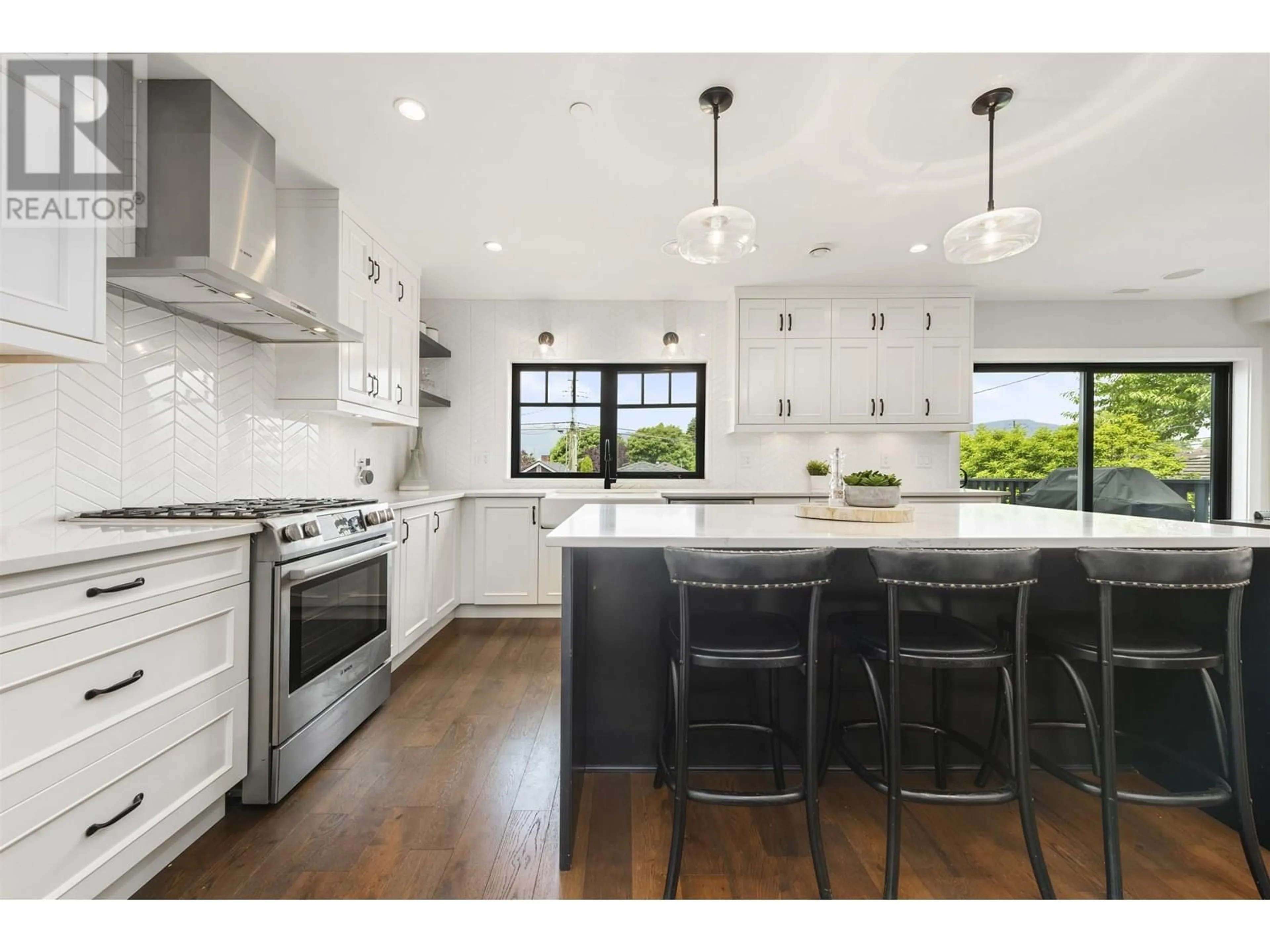 Open concept kitchen, unknown for 2575 NAPIER STREET, Vancouver British Columbia V5K2W4