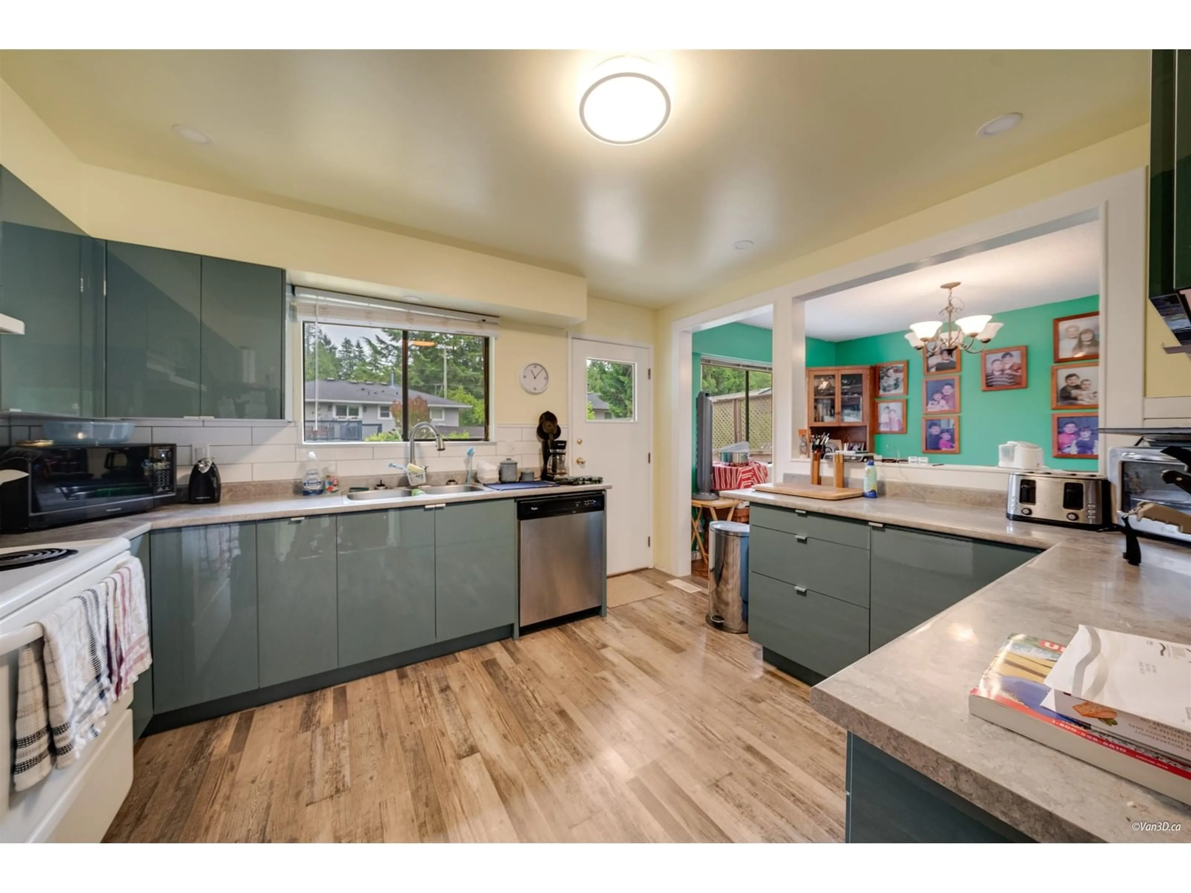 Open concept kitchen, unknown for 7058 115A, Delta British Columbia V4E2E5