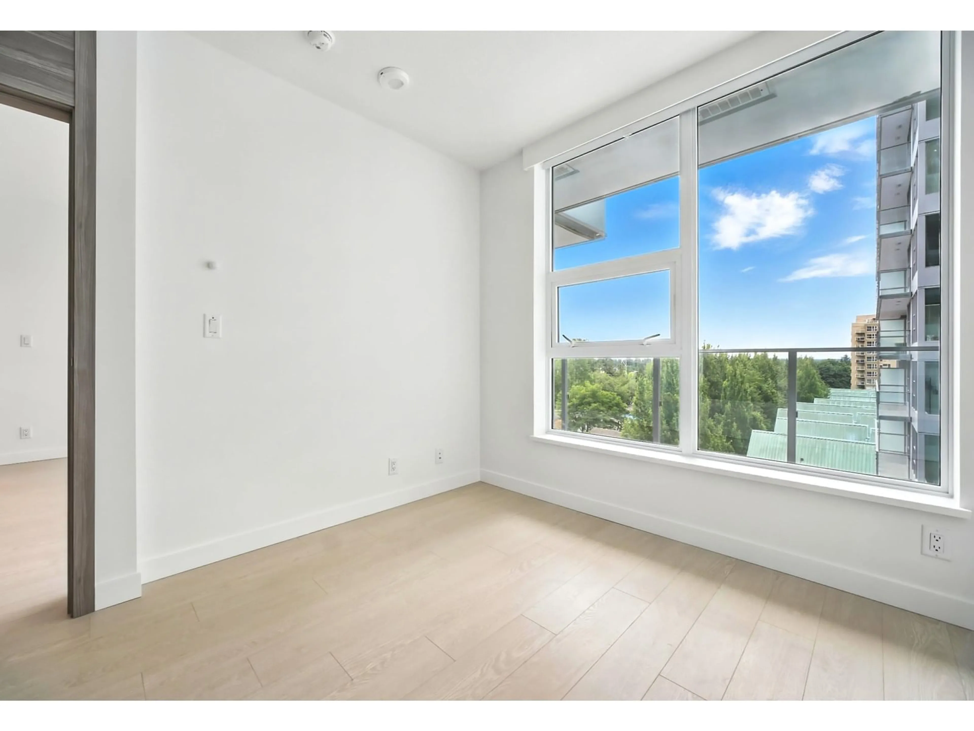 A pic of a room for 906 - 13778 100, Surrey British Columbia V3T0V3