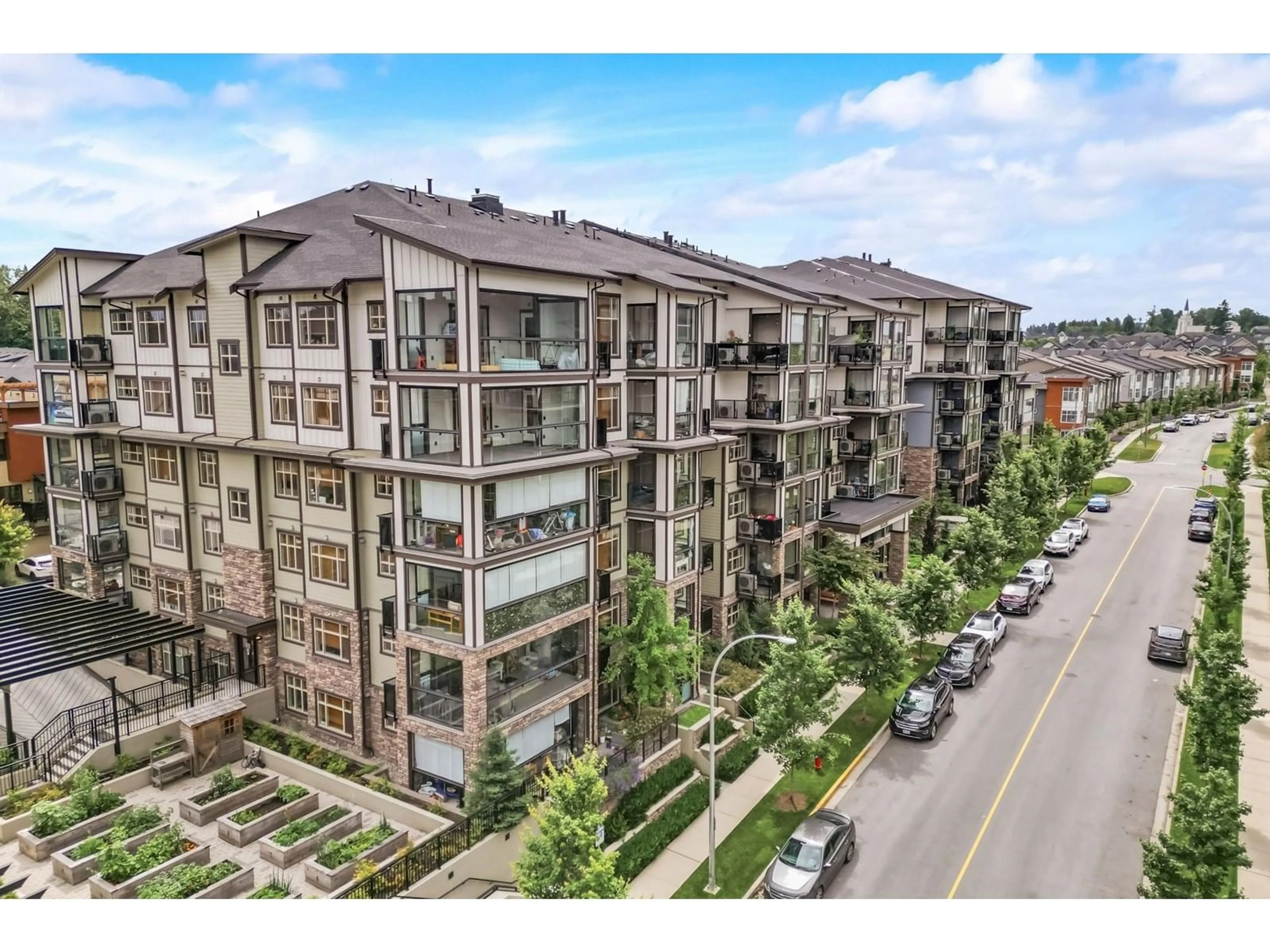 A pic from outside/outdoor area/front of a property/back of a property/a pic from drone, unknown for 505 - 8538 203A, Langley British Columbia V2Y3P9
