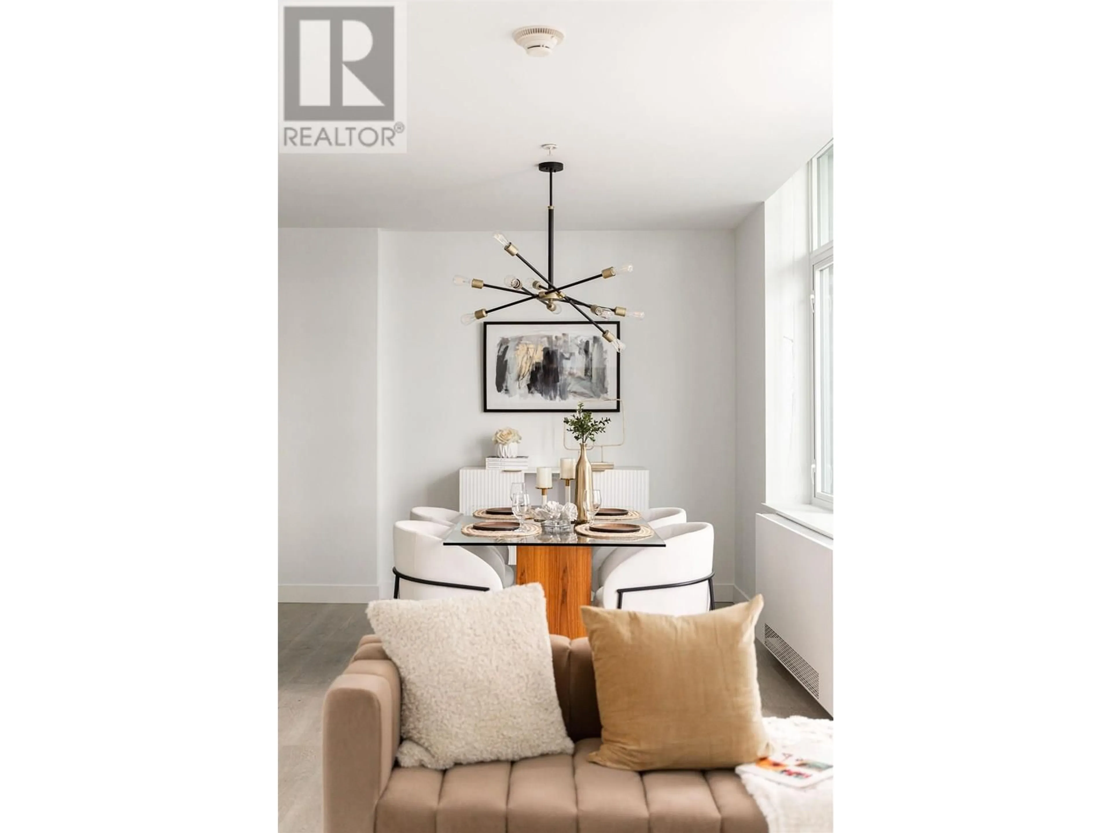 Dining room, wood/laminate floor for 6725 CAMBIE STREET, Vancouver British Columbia V6P3H1