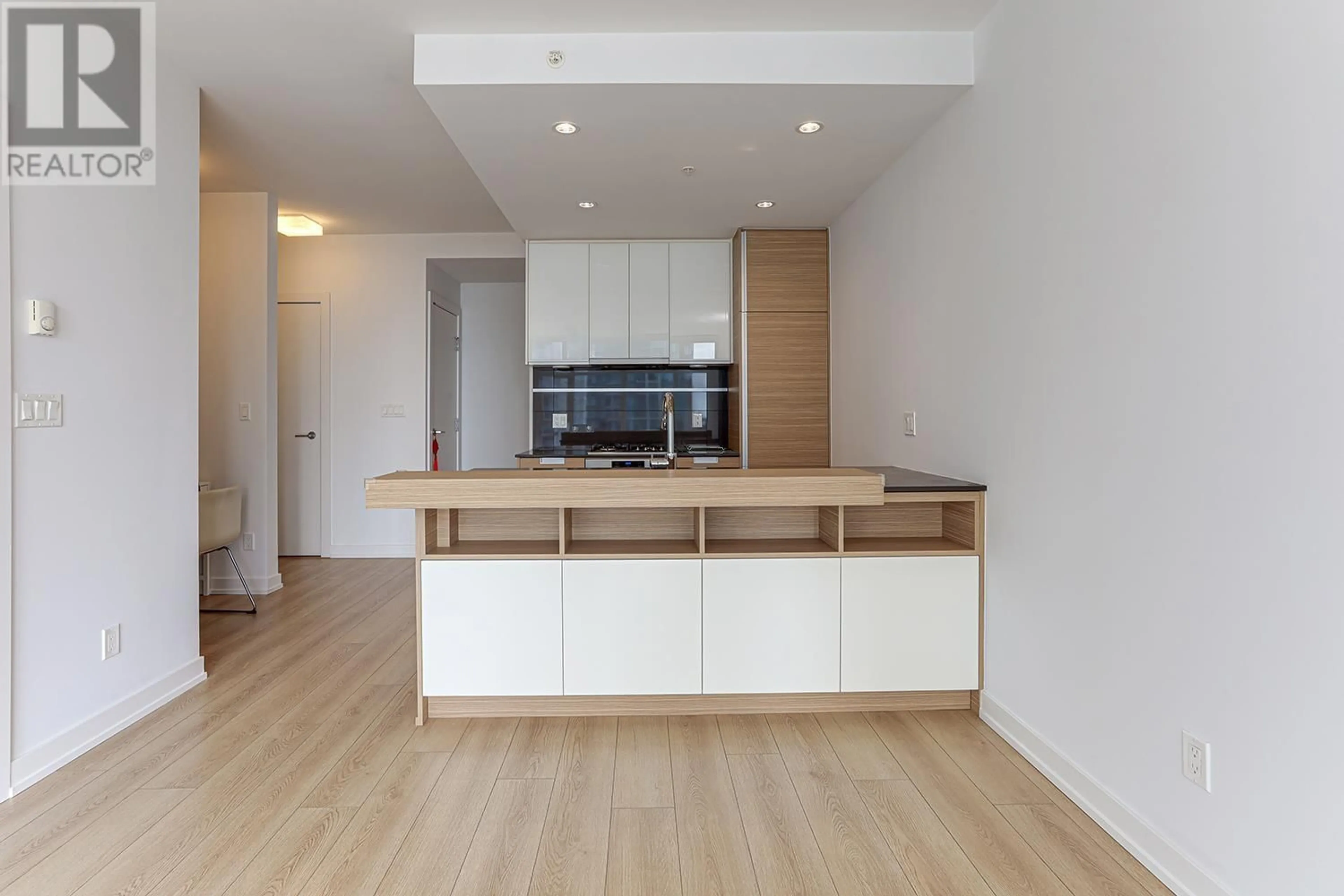 Open concept kitchen, wood/laminate floor for 1710 - 4688 KINGSWAY, Burnaby British Columbia V5H0E9