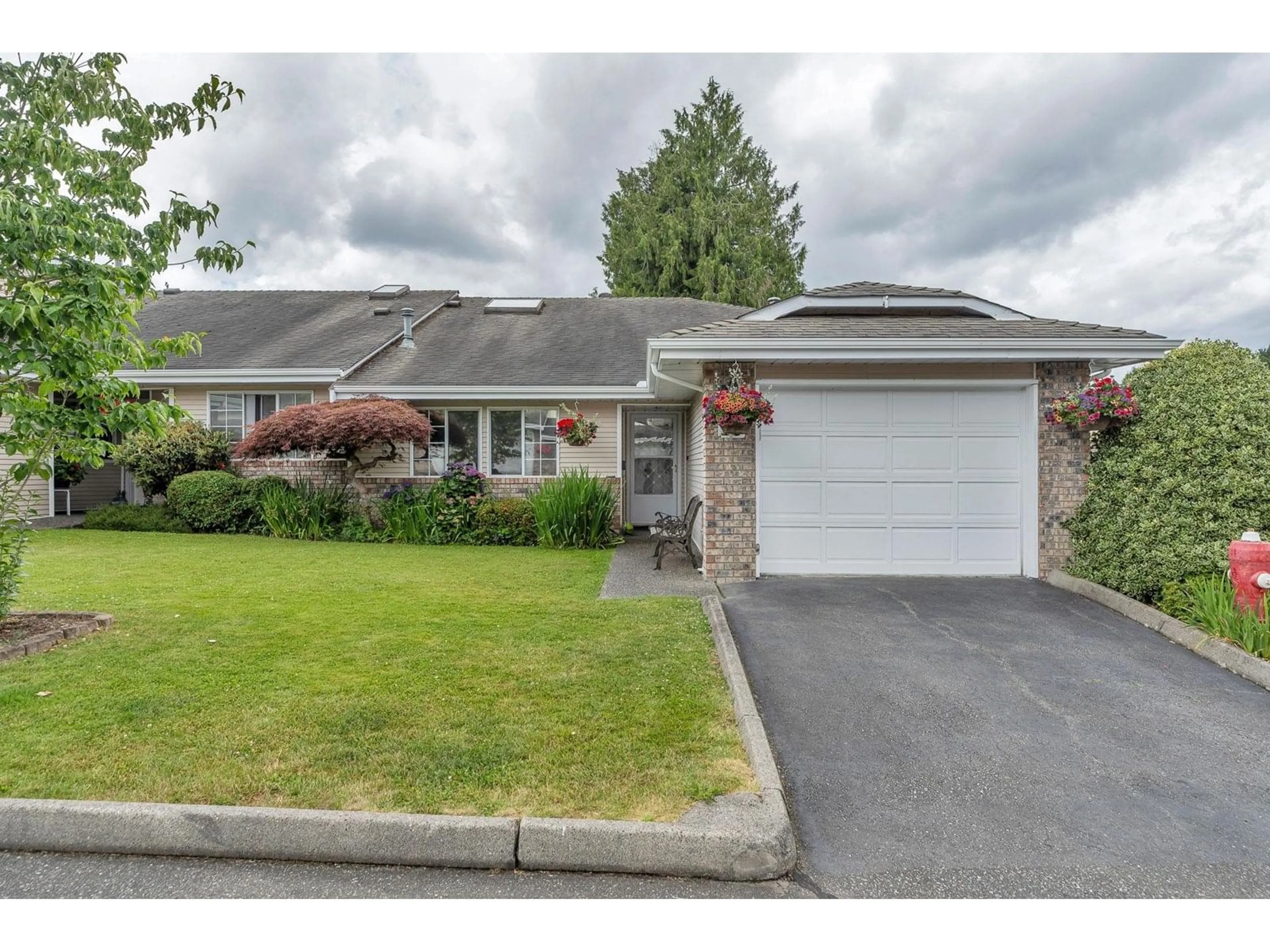 Home with vinyl exterior material, street for 18 - 5051 203, Langley British Columbia V3A1V5