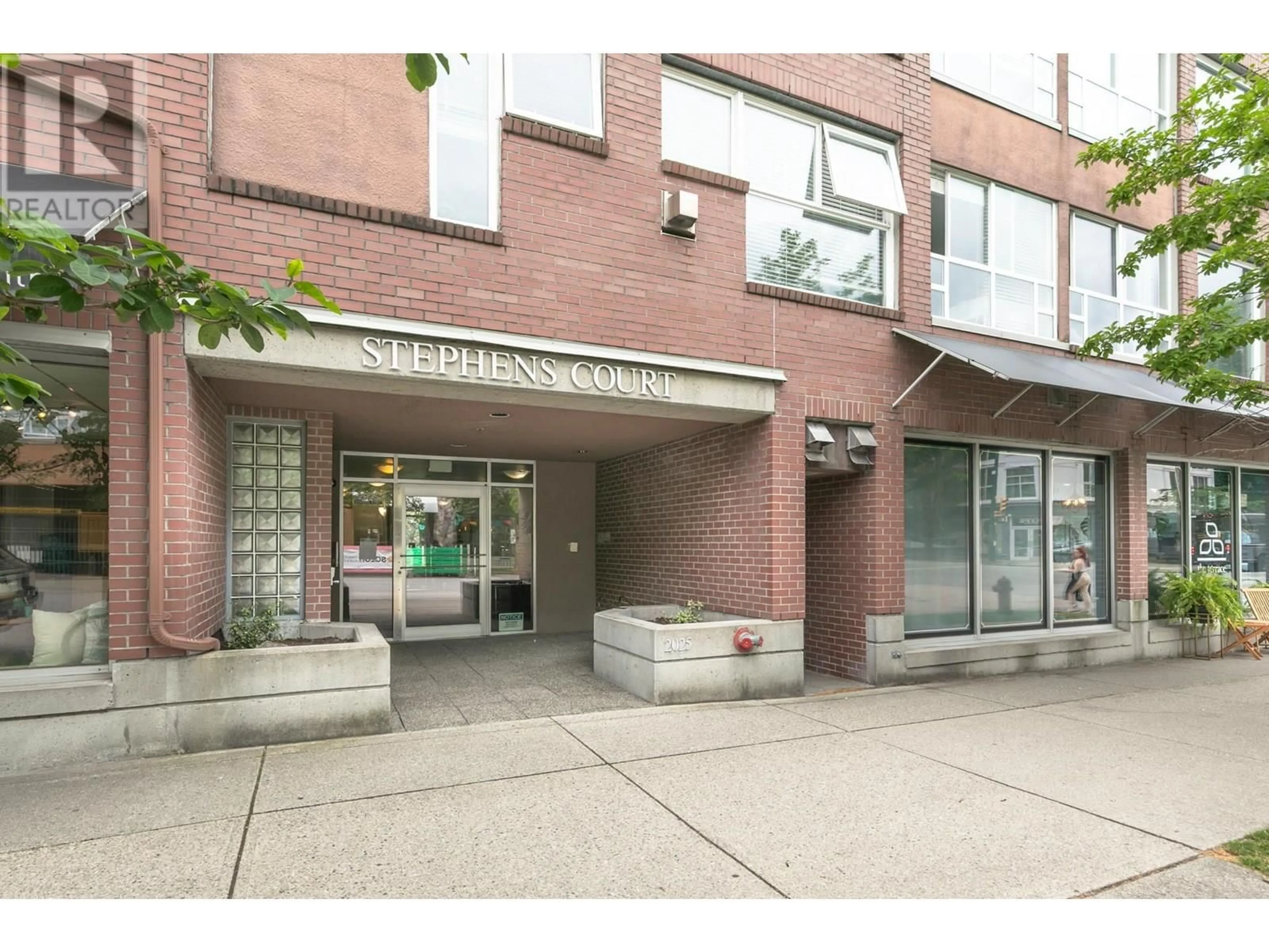 Indoor foyer for 203 - 2025 STEPHENS STREET, Vancouver British Columbia V6K3W2