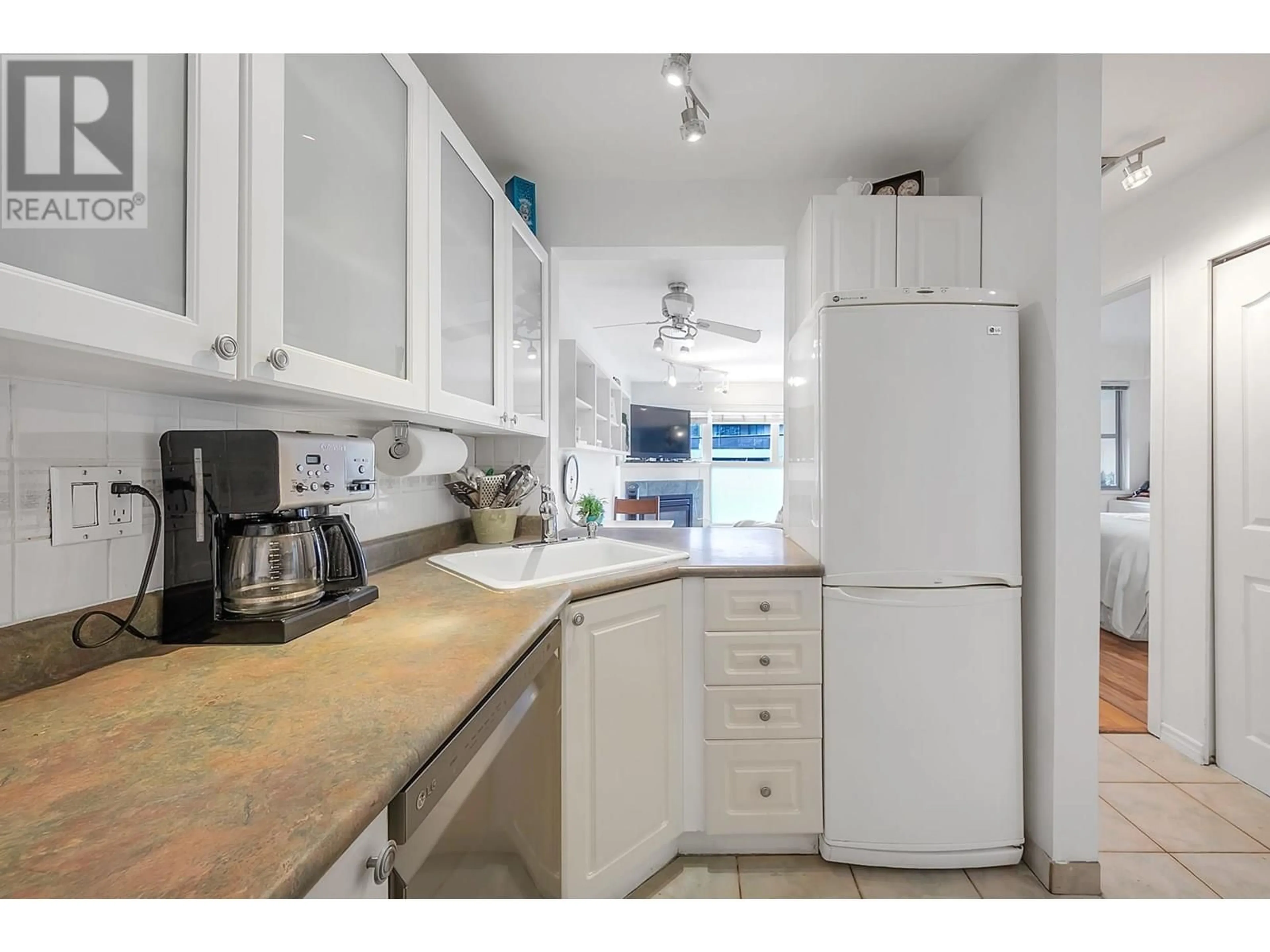 Standard kitchen, unknown for 203 - 2025 STEPHENS STREET, Vancouver British Columbia V6K3W2