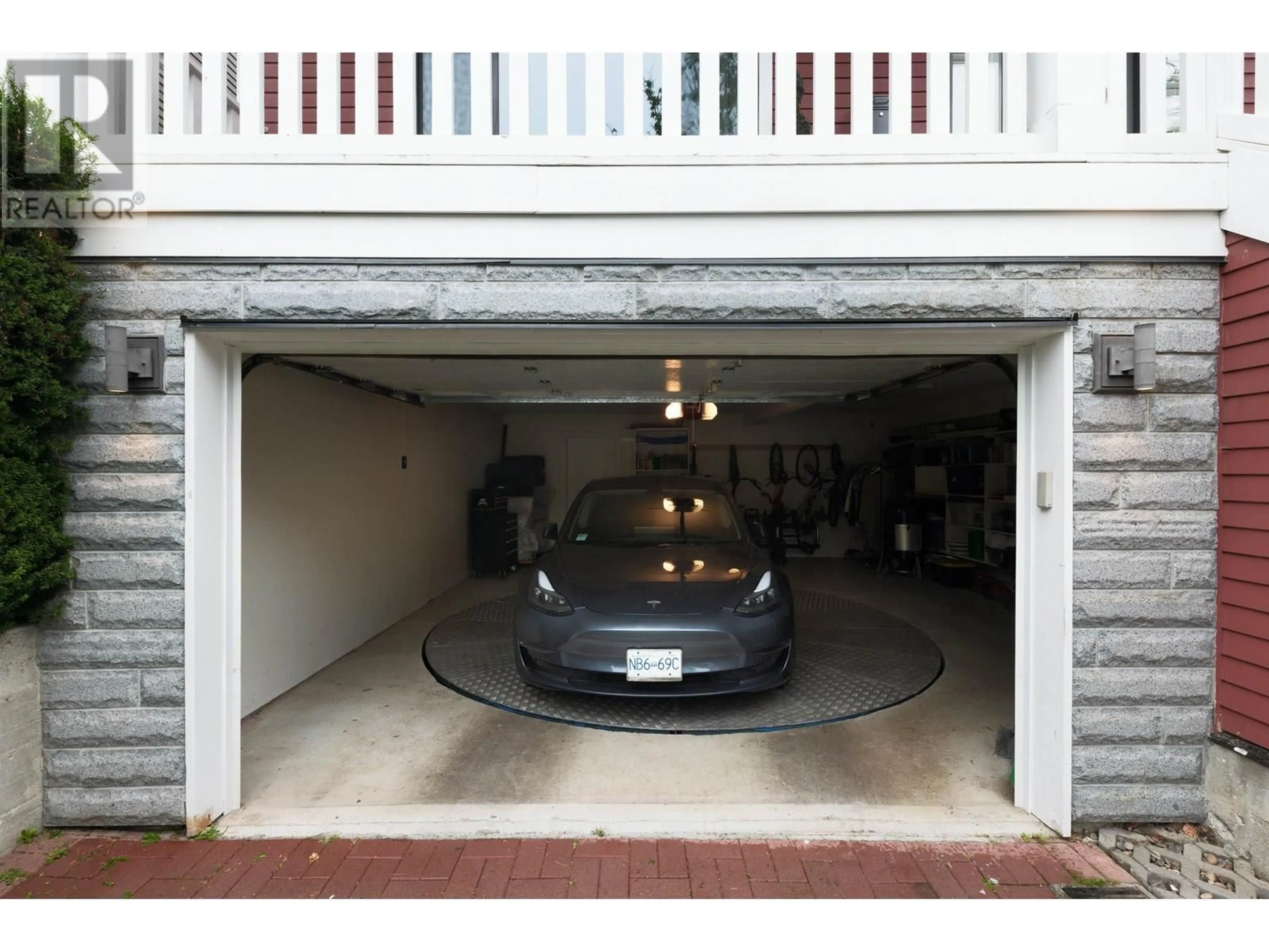 Indoor garage for 1636 VICTORIA DRIVE, Vancouver British Columbia V5L4H3