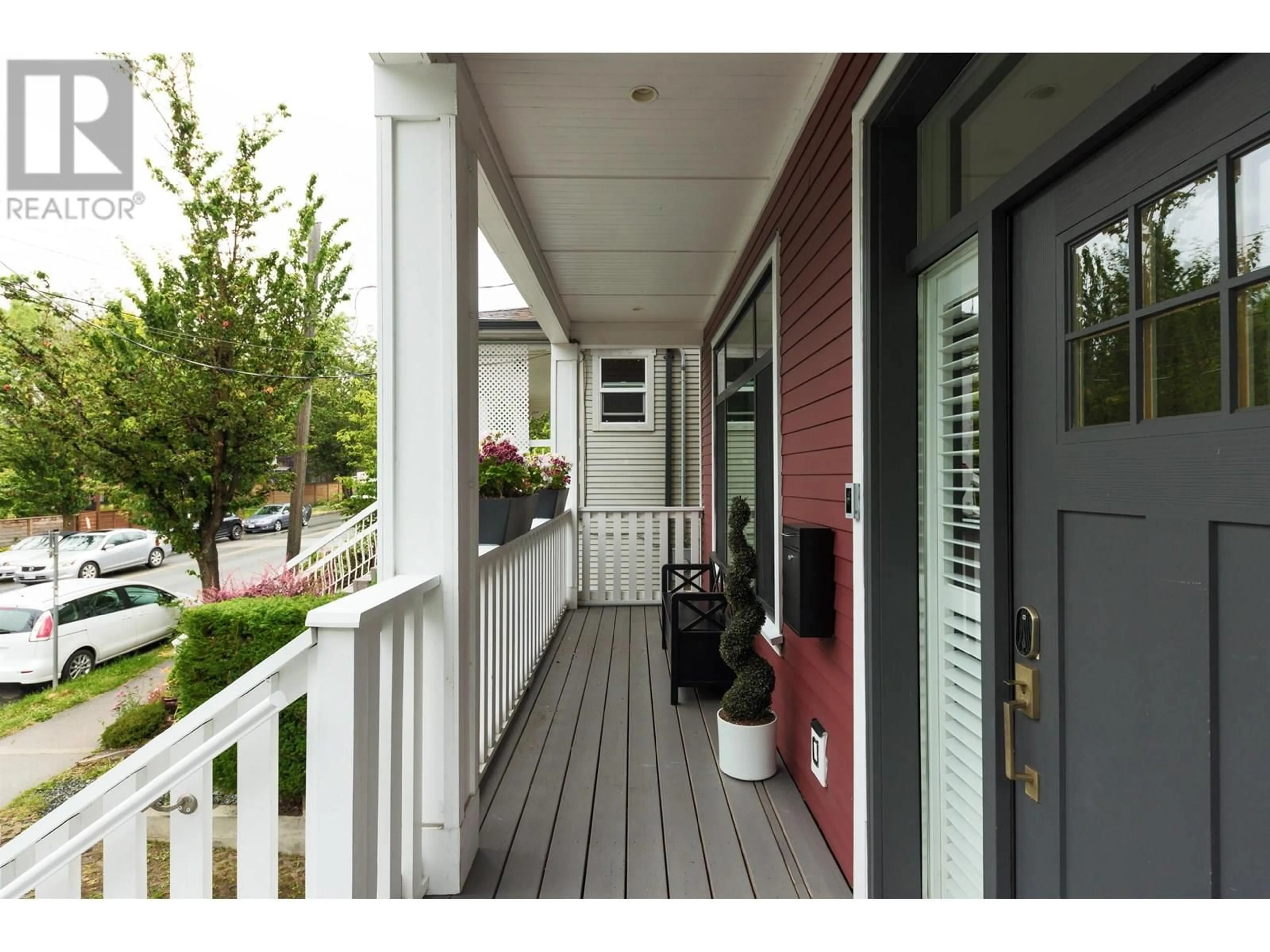Indoor entryway for 1636 VICTORIA DRIVE, Vancouver British Columbia V5L4H3